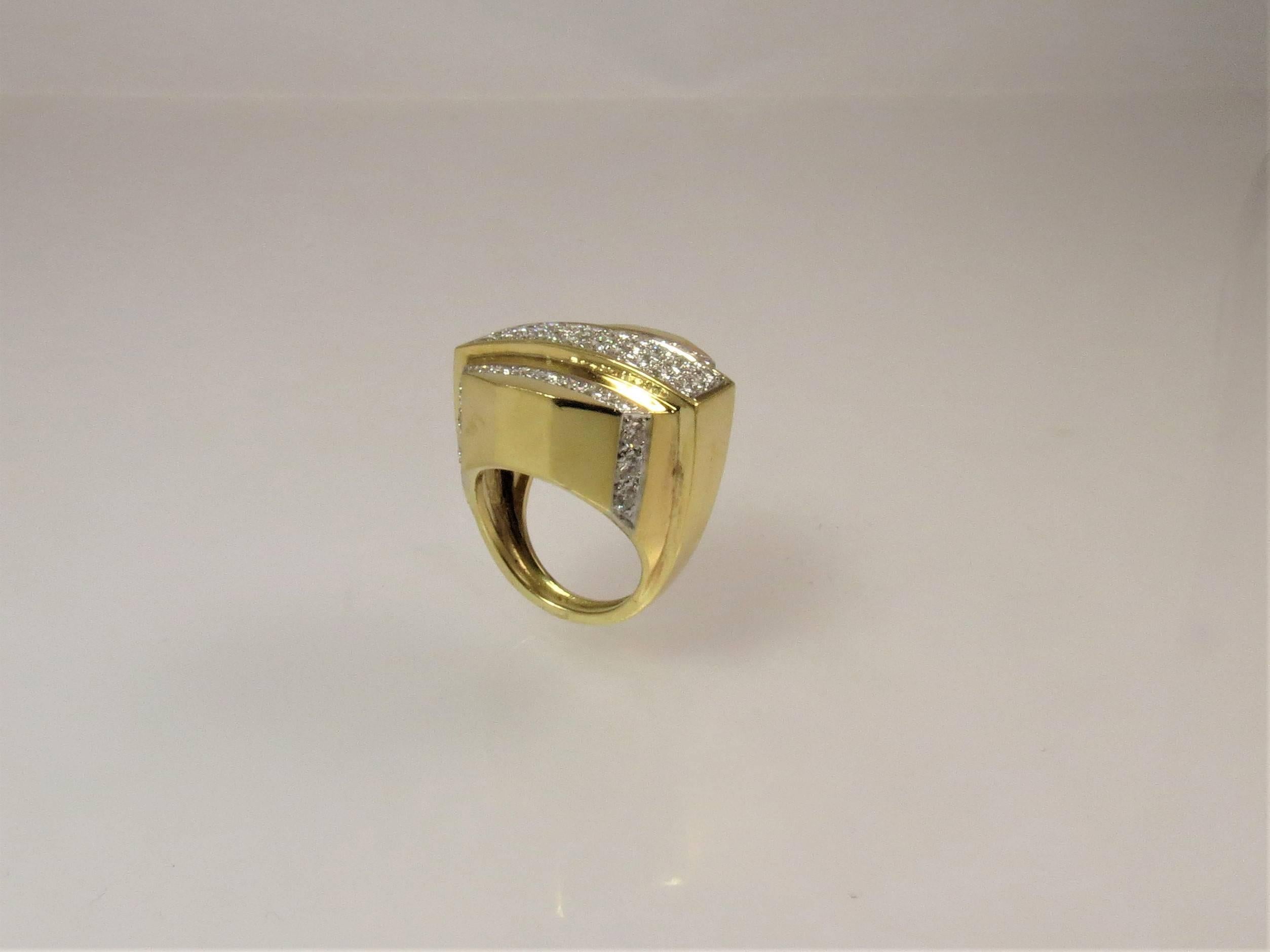 Contemporary 18 Karat Yellow Gold and Diamond Ring In Excellent Condition In Chicago, IL