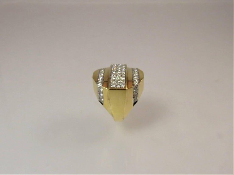 Contemporary 18 Karat Yellow Gold and Diamond Ring For Sale at 1stDibs