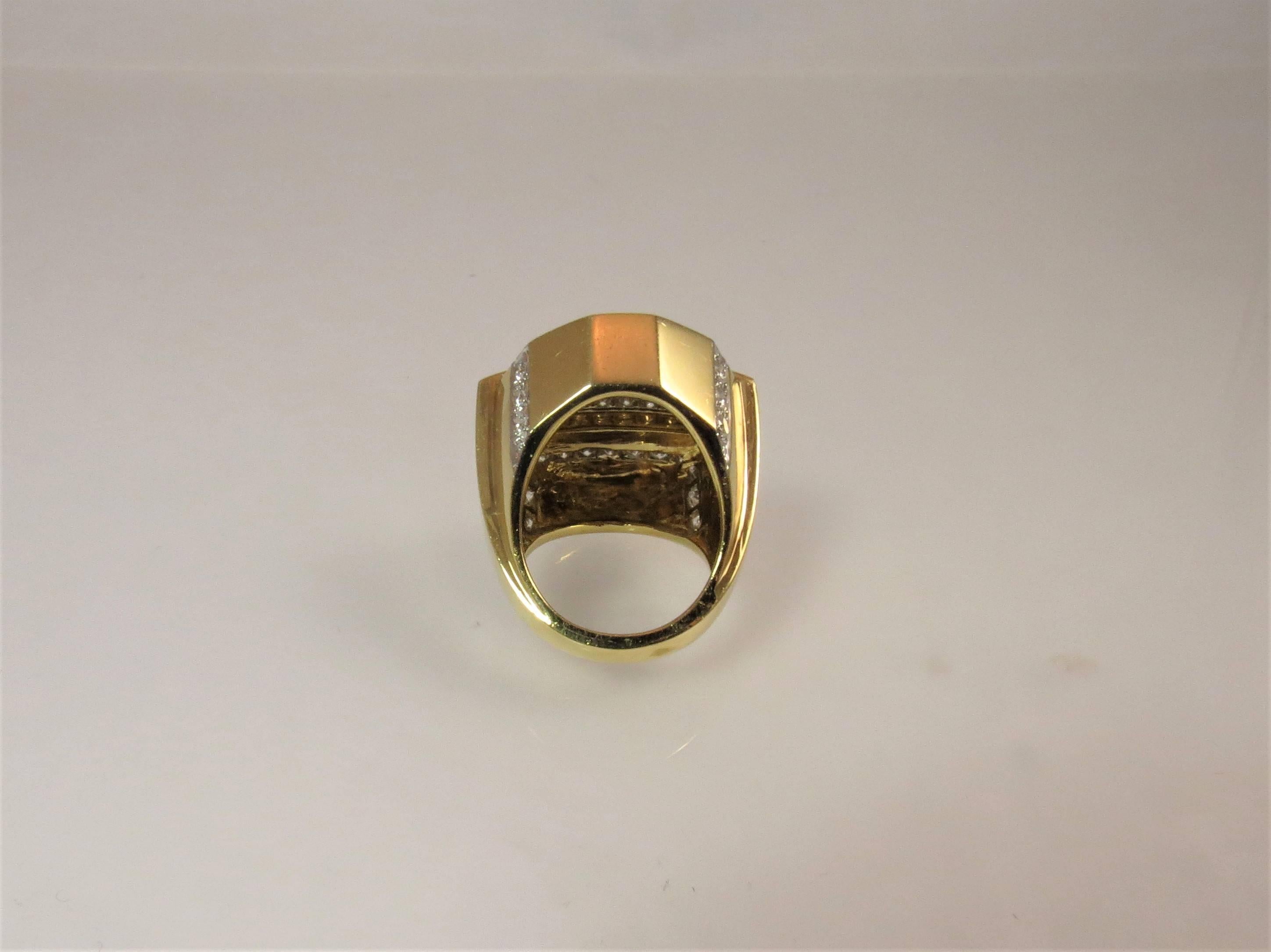 Contemporary 18 Karat Yellow Gold and Diamond Ring 2