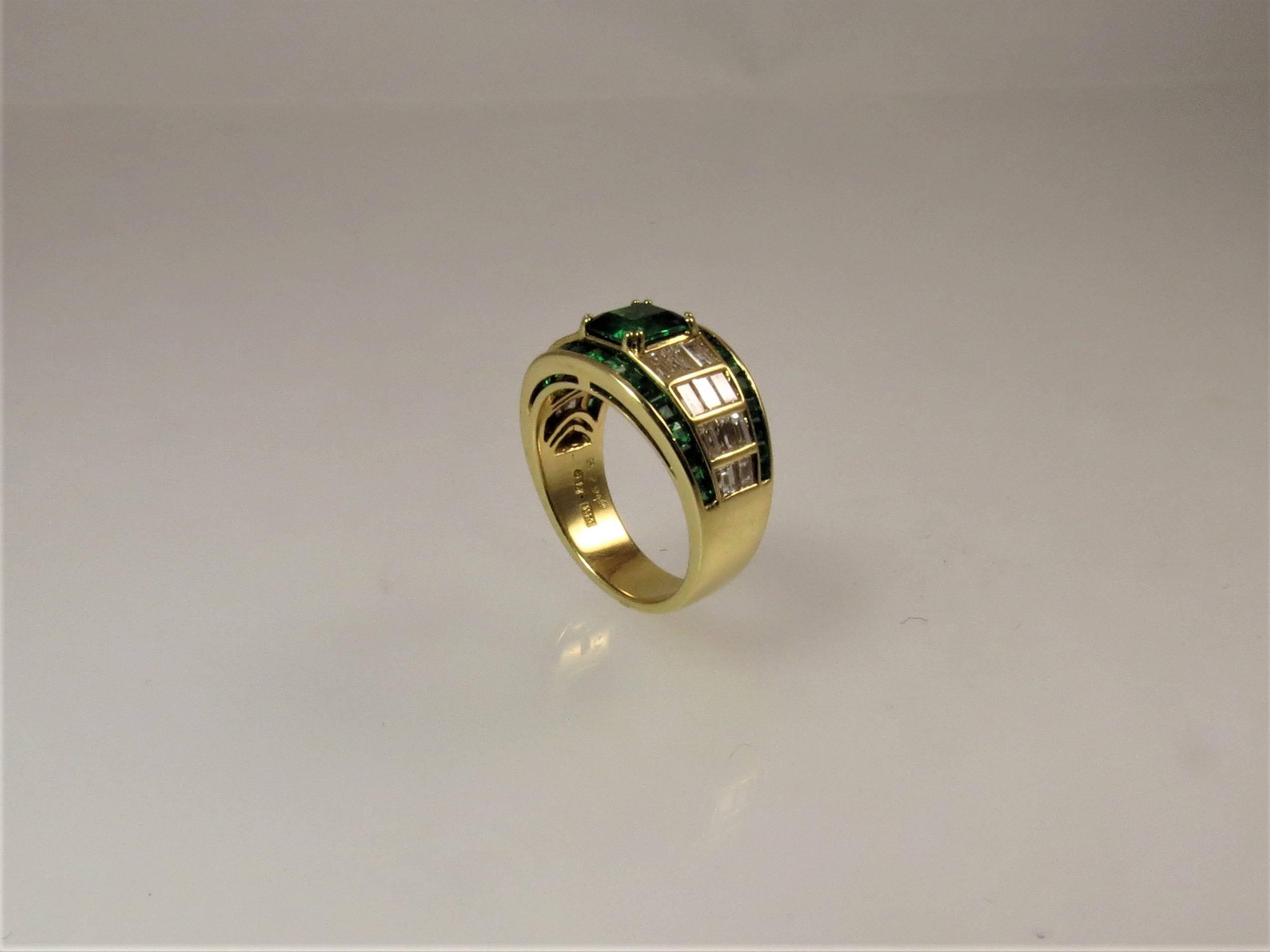 Ring mit Picchiotti-Smaragd und Diamant (Zeitgenössisch) im Angebot