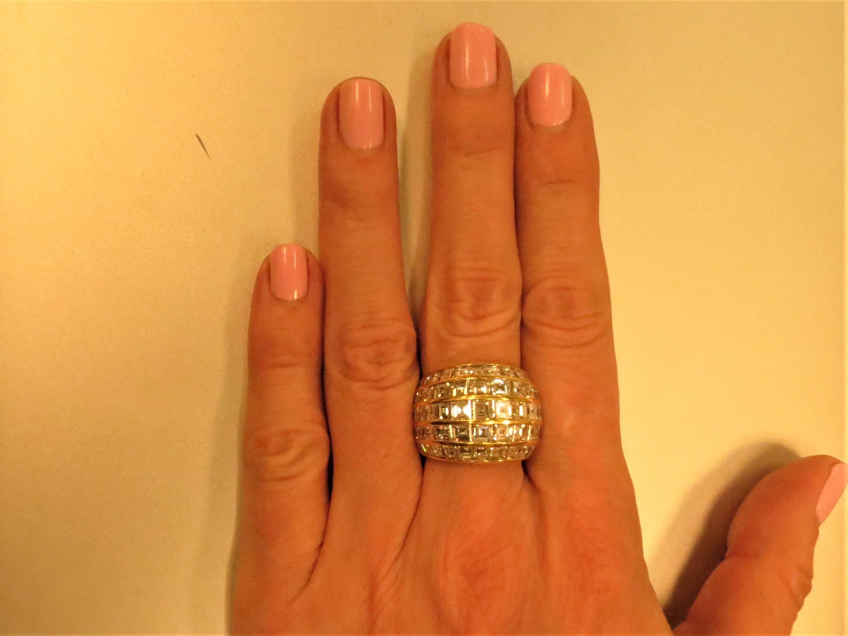 Contemporain Bague en or jaune 18 carats avec diamants de taille carrée large en vente