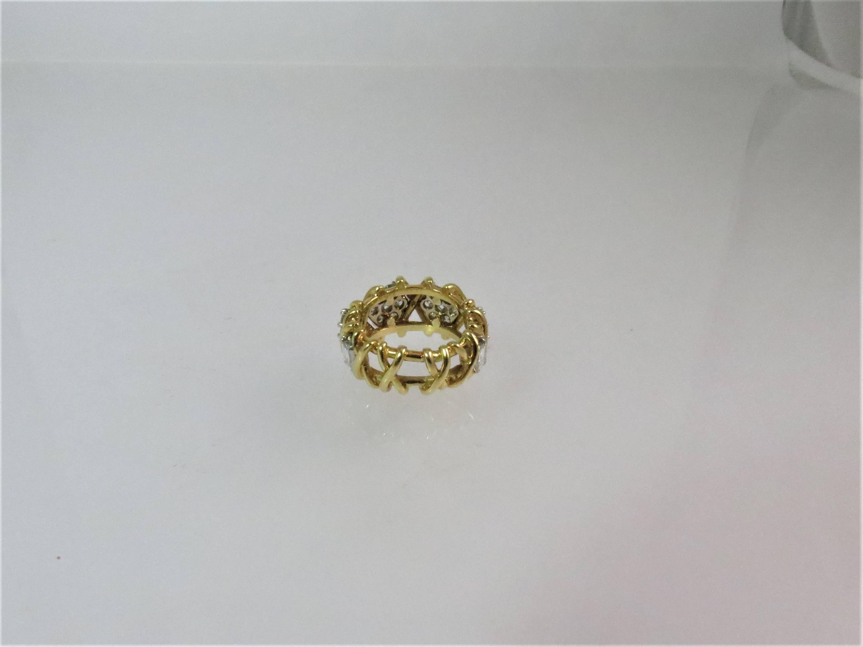 18 Karat Yellow Gold and Diamond Band Ring In Excellent Condition In Chicago, IL