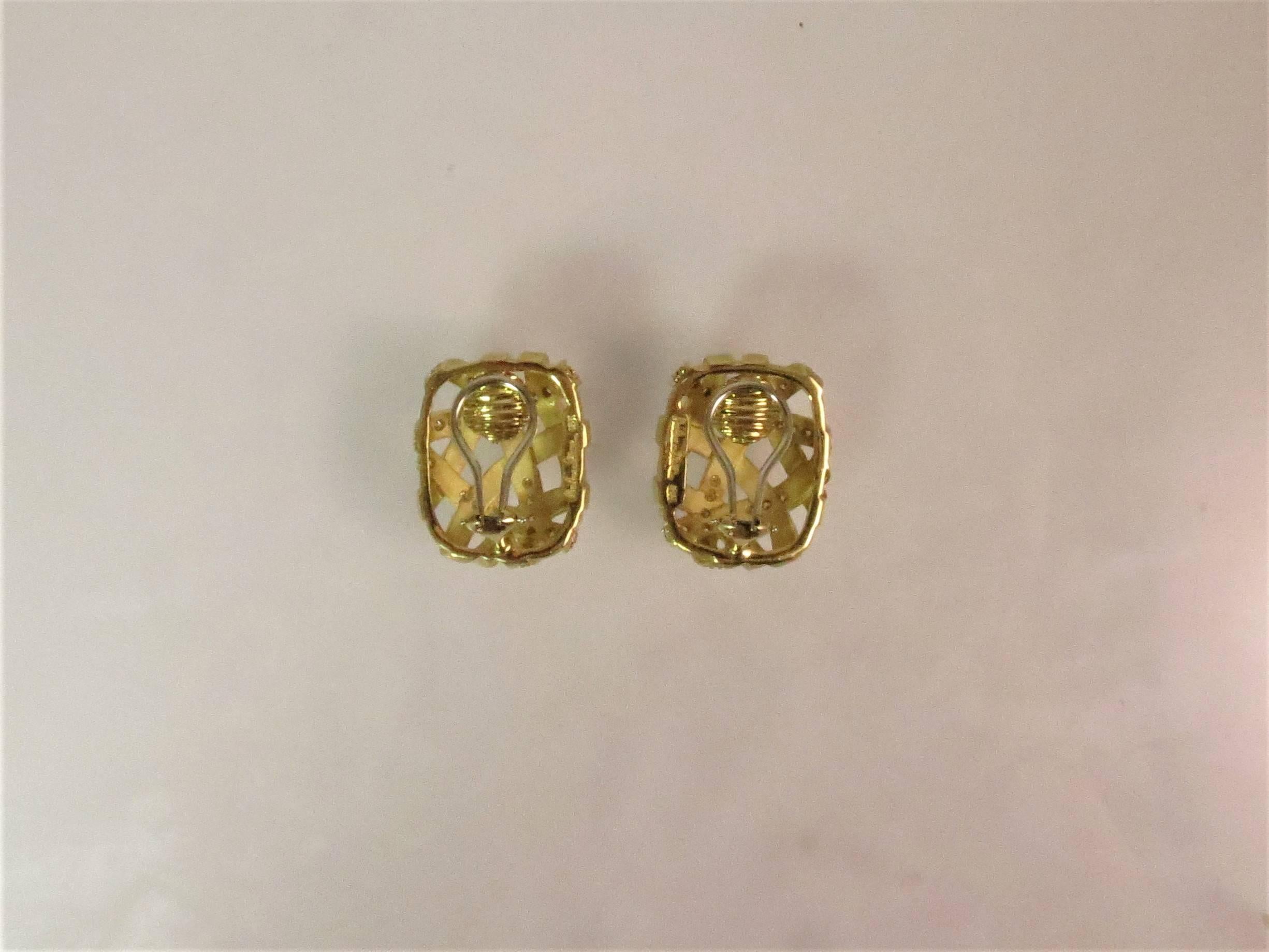 Contemporary 18 Karat Yellow Gold and Diamond Lattice Design Ear Clips For Sale