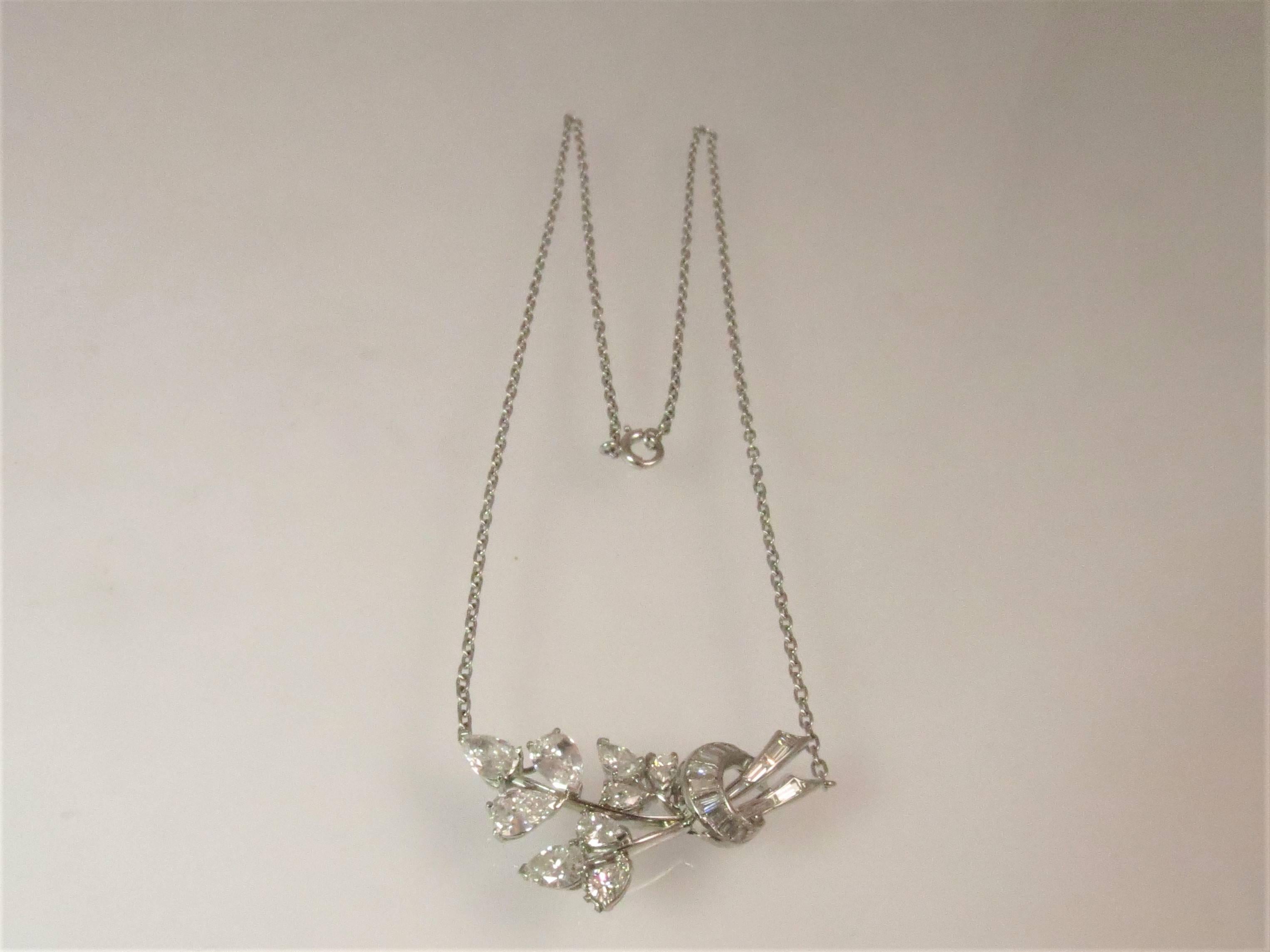 Platin-Halskette aus Platin mit ausgefallenen Diamanten in Form eines Blumenmusters (Tropfenschliff) im Angebot