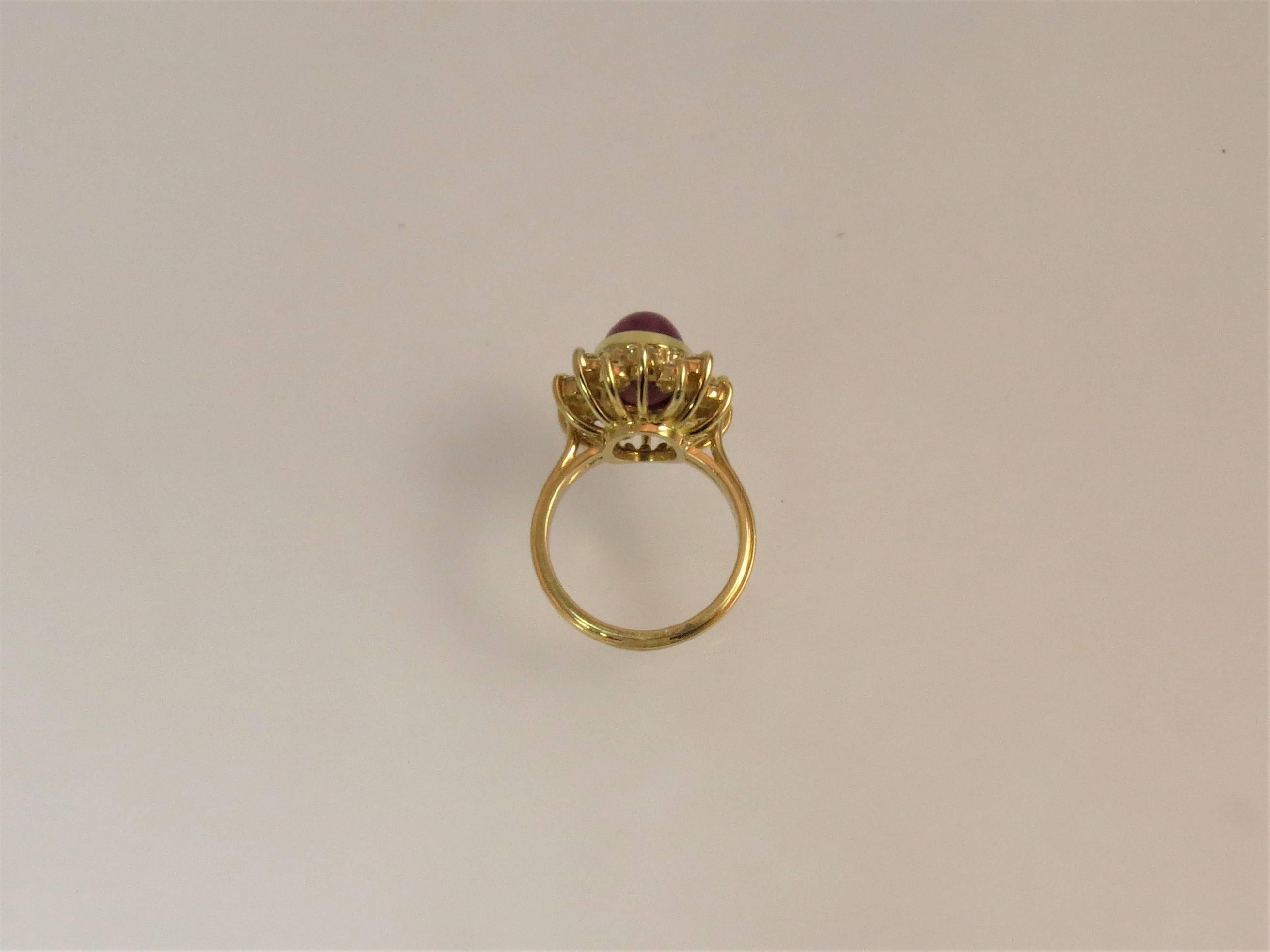 18 Karat Yellow Gold Star Ruby and Diamond Ring In Excellent Condition For Sale In Chicago, IL