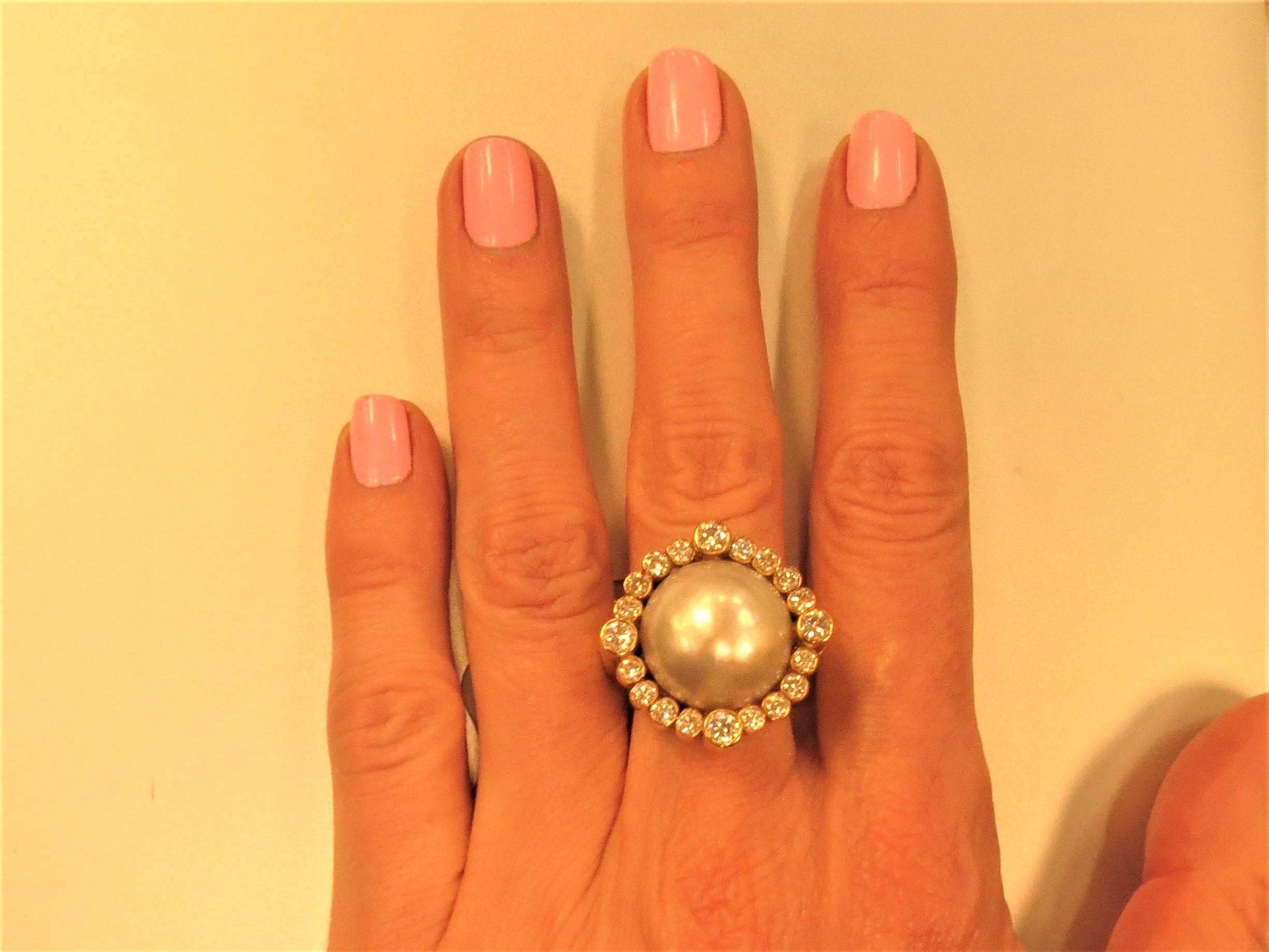 Contemporary 18 Karat Yellow Gold Mabe Pearl and Diamond Ring For Sale