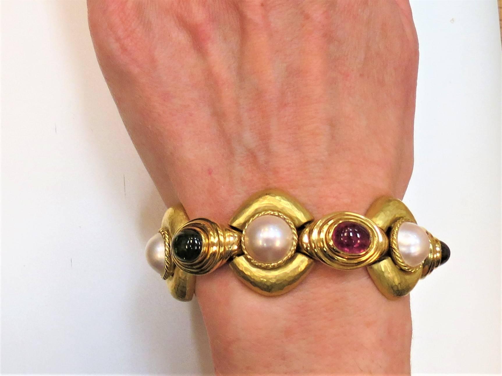18 Karat Yellow Gold Tourmaline and Mabe Pearl Bracelet In Excellent Condition For Sale In Chicago, IL