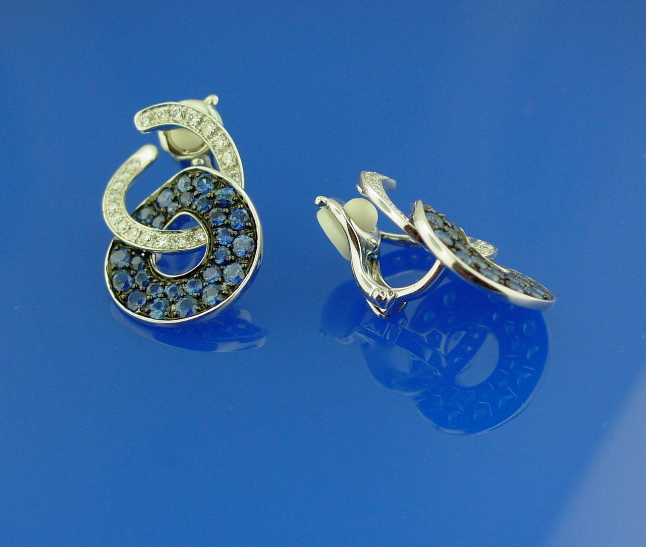 Sapphire Diamond Gold Earclips In Excellent Condition For Sale In Beverly Hills, CA