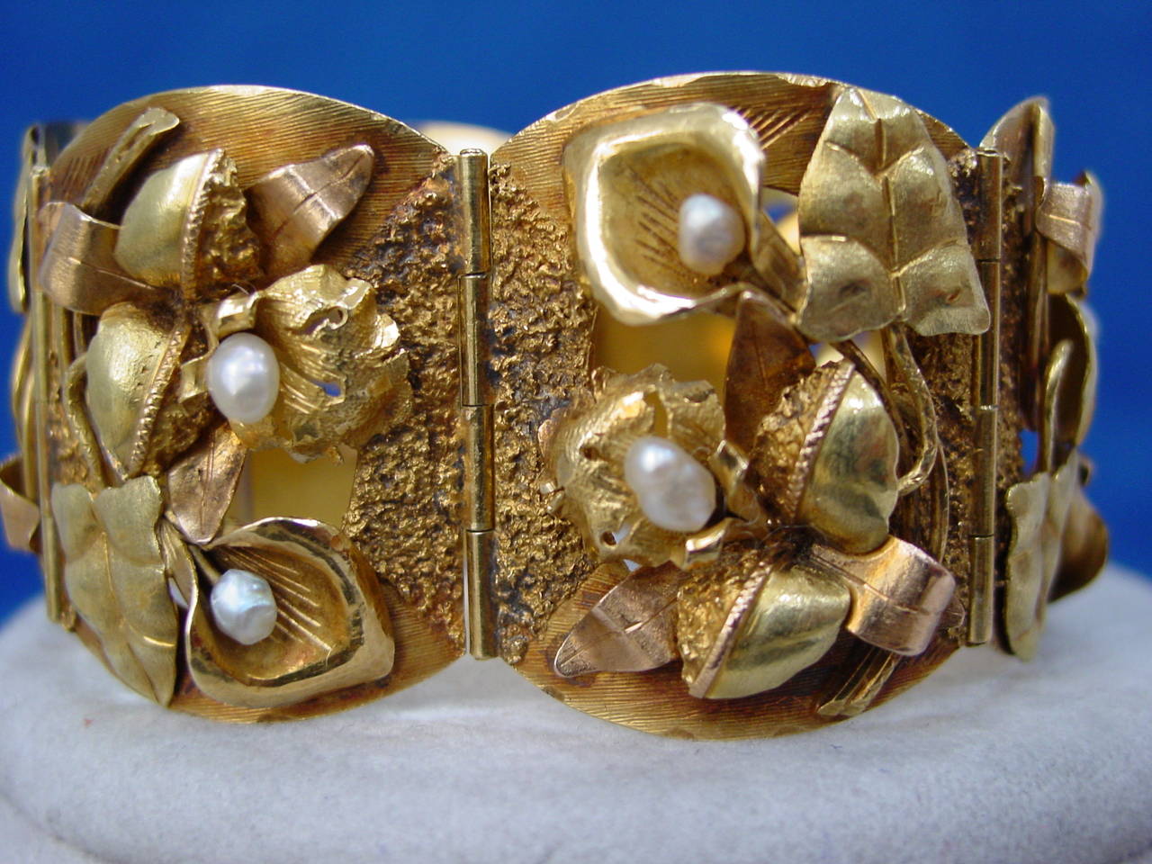 Women's Antique TwoTone Gold Sculpted Bracelet Circa 1910