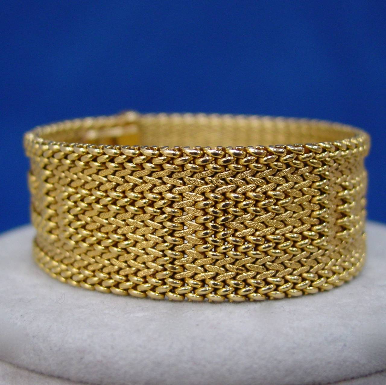 An 18 karat yellow gold woven meander design bracelet with German hallmark, Ges. Gesch, (Gesetzlich Geschutzt).