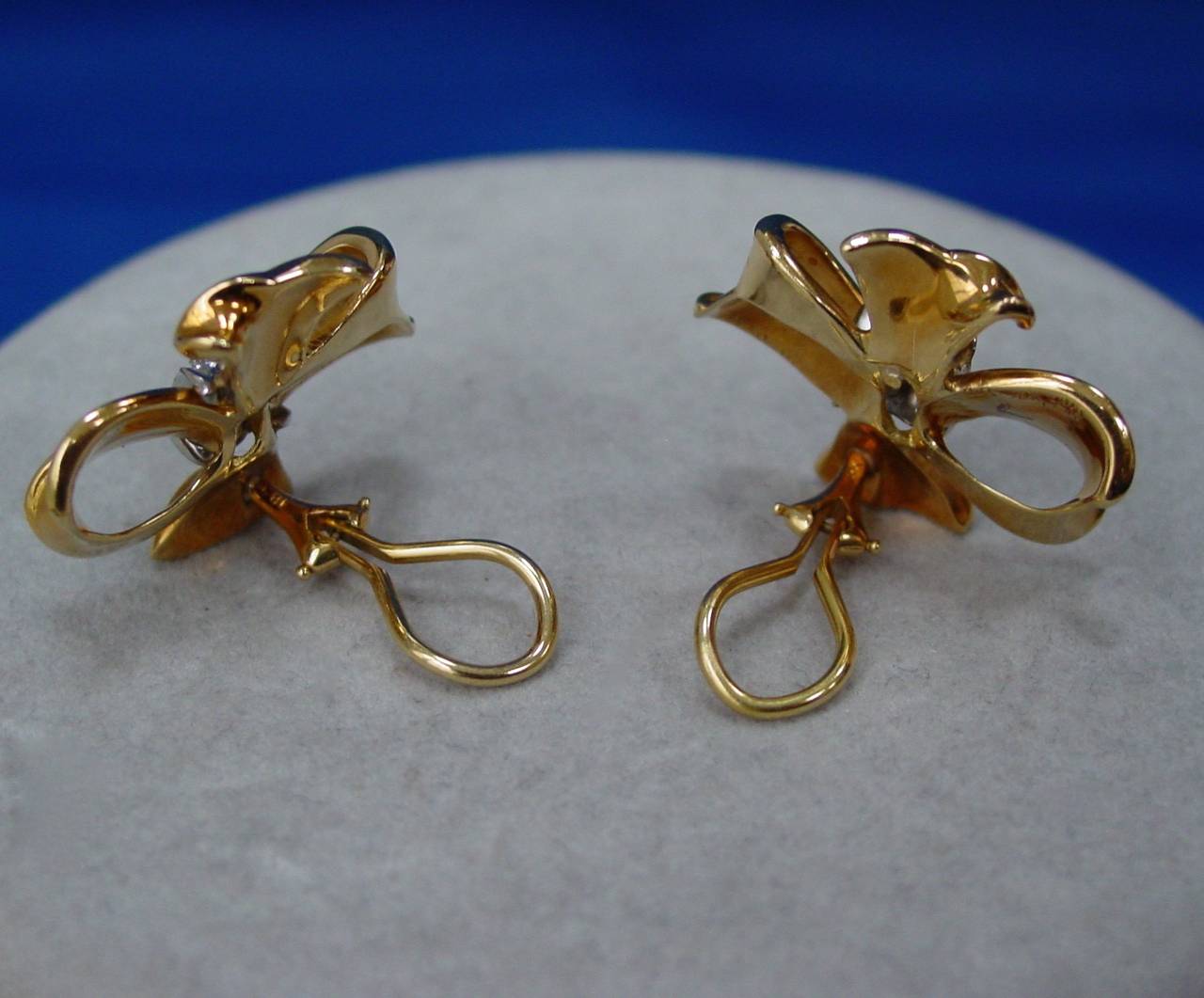 Diamond Gold Platinum Bow Design Ear Clips In Excellent Condition In Beverly Hills, CA
