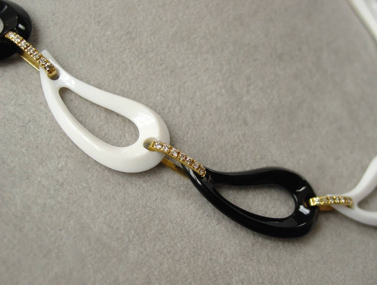Onyx White Agate Diamond Gold Link Necklace In Excellent Condition In Beverly Hills, CA