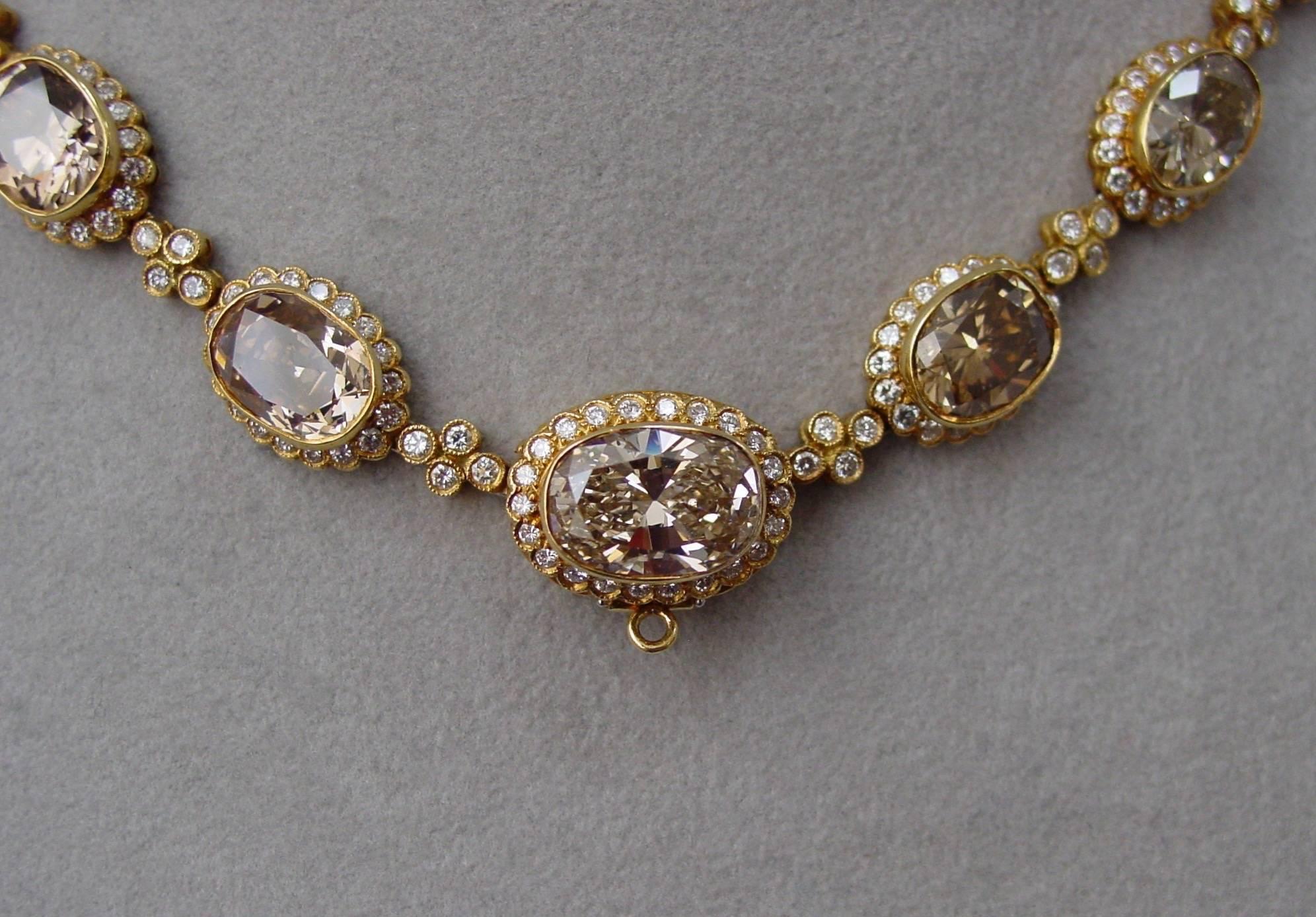 Julius Cohen Diamond Gold Necklace In Excellent Condition For Sale In Beverly Hills, CA