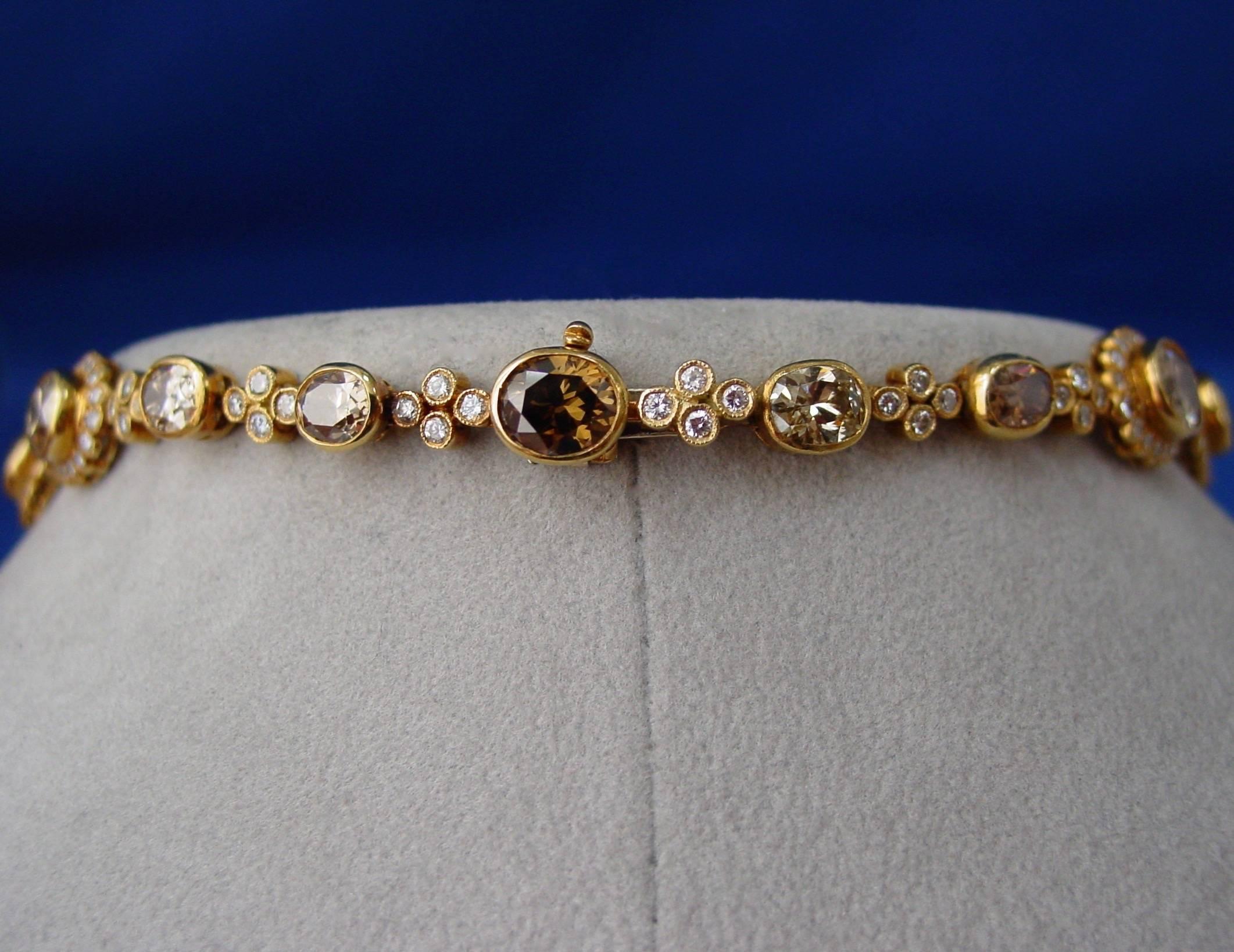 Women's Julius Cohen Diamond Gold Necklace For Sale