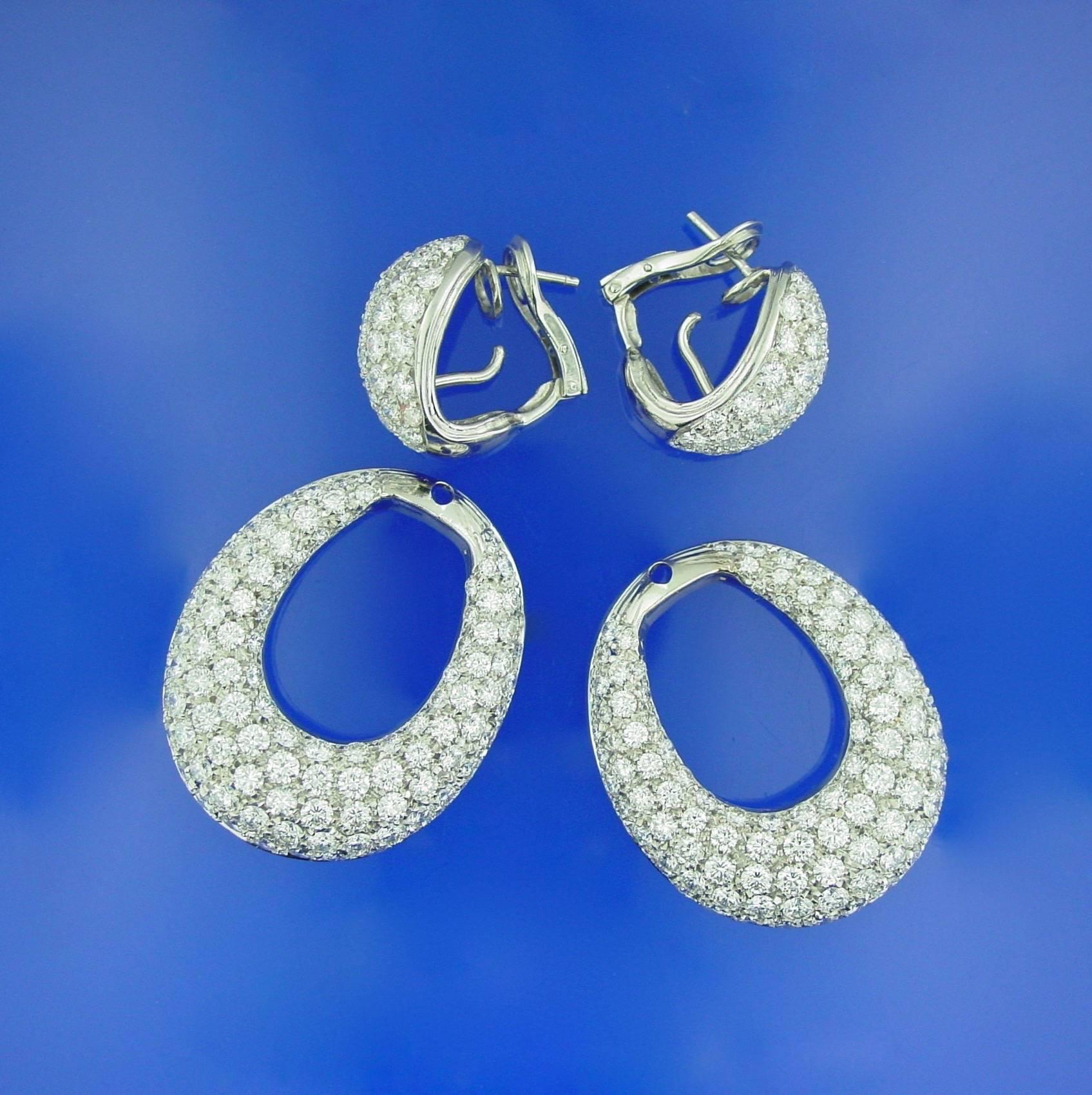 Pave Diamond Gold Earrings In Excellent Condition For Sale In Beverly Hills, CA