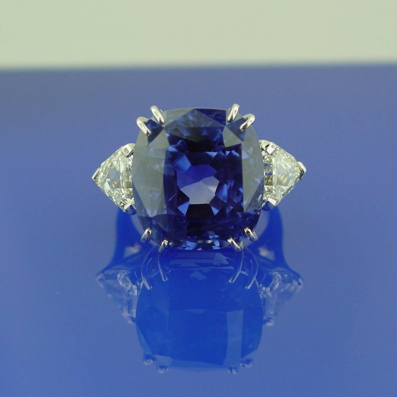 Sapphire Diamond Platinum Ring In New Condition For Sale In Beverly Hills, CA
