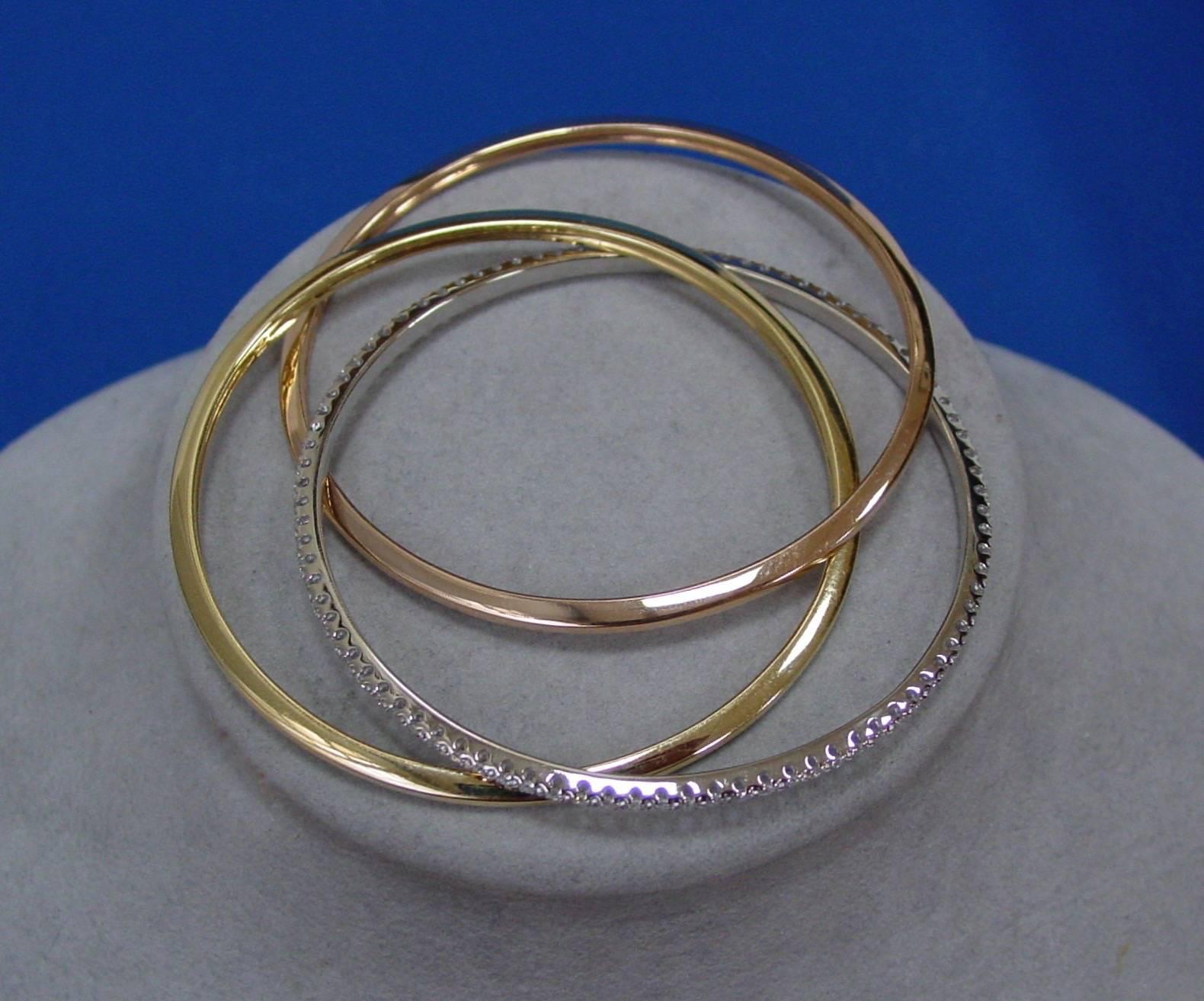 Tri-Colored Gold Diamond Bangle In Excellent Condition For Sale In Beverly Hills, CA