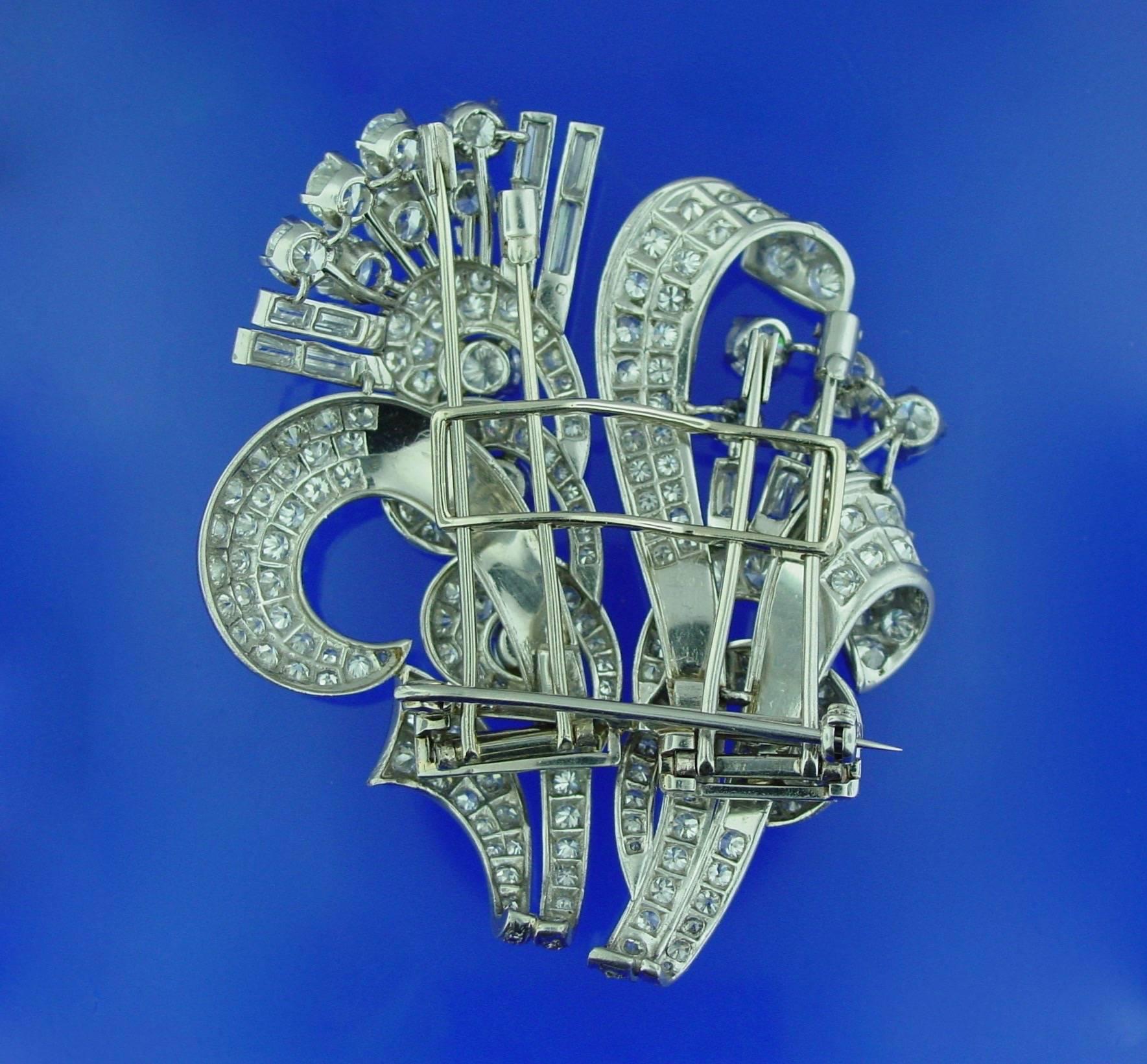 Diamond Platinum Double Clip Brooch In Excellent Condition For Sale In Beverly Hills, CA