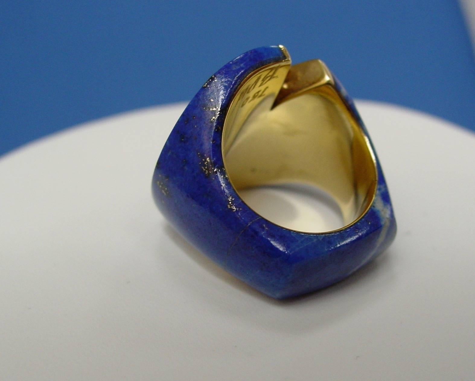 Lapis Lazuli, Diamond and 18 Karat Yellow Gold Hololith Ring In Good Condition For Sale In Beverly Hills, CA