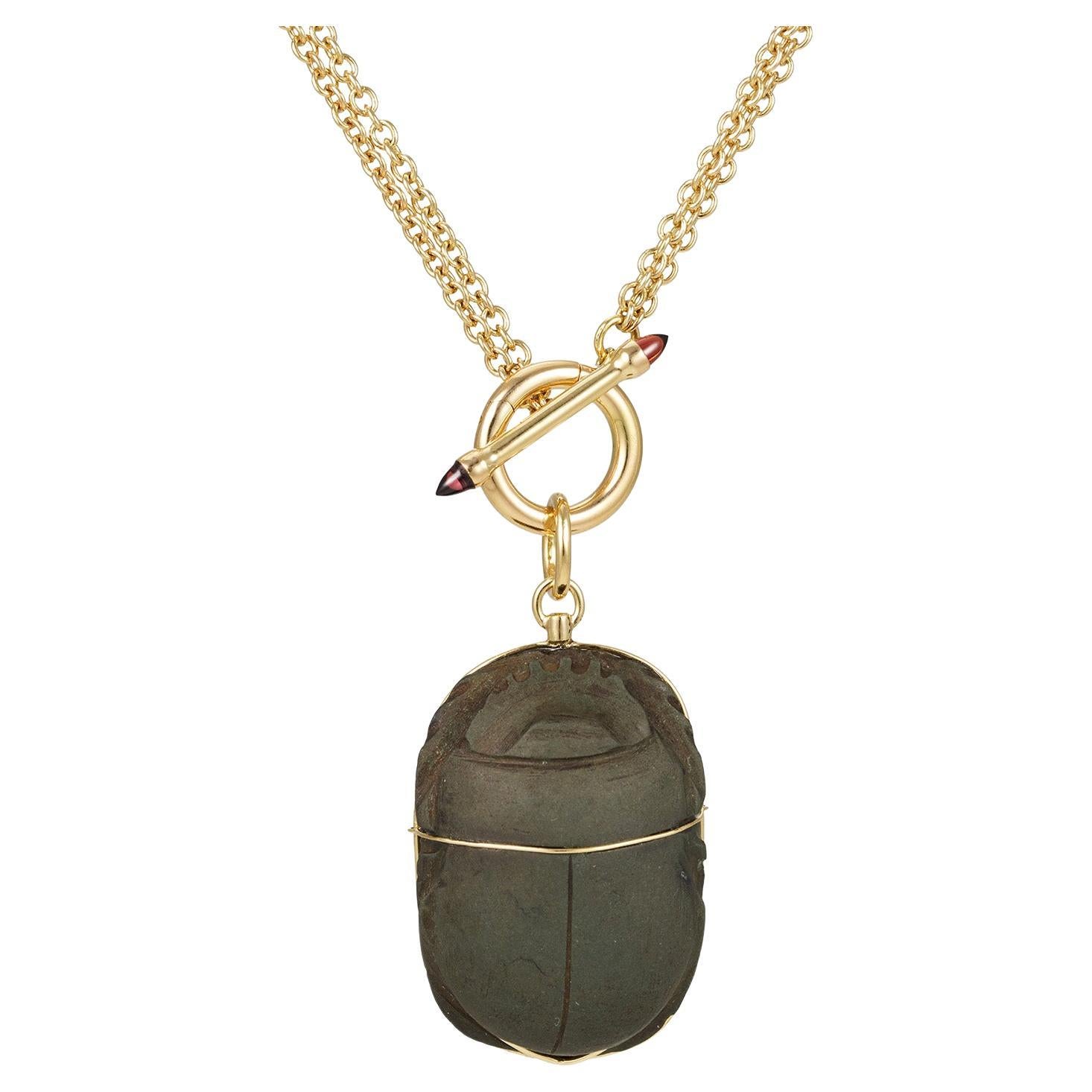 Collier en or jaune 18 carats Dubini Scarabée en forme de coeur Médaillon de l'ancienne Égypte en vente