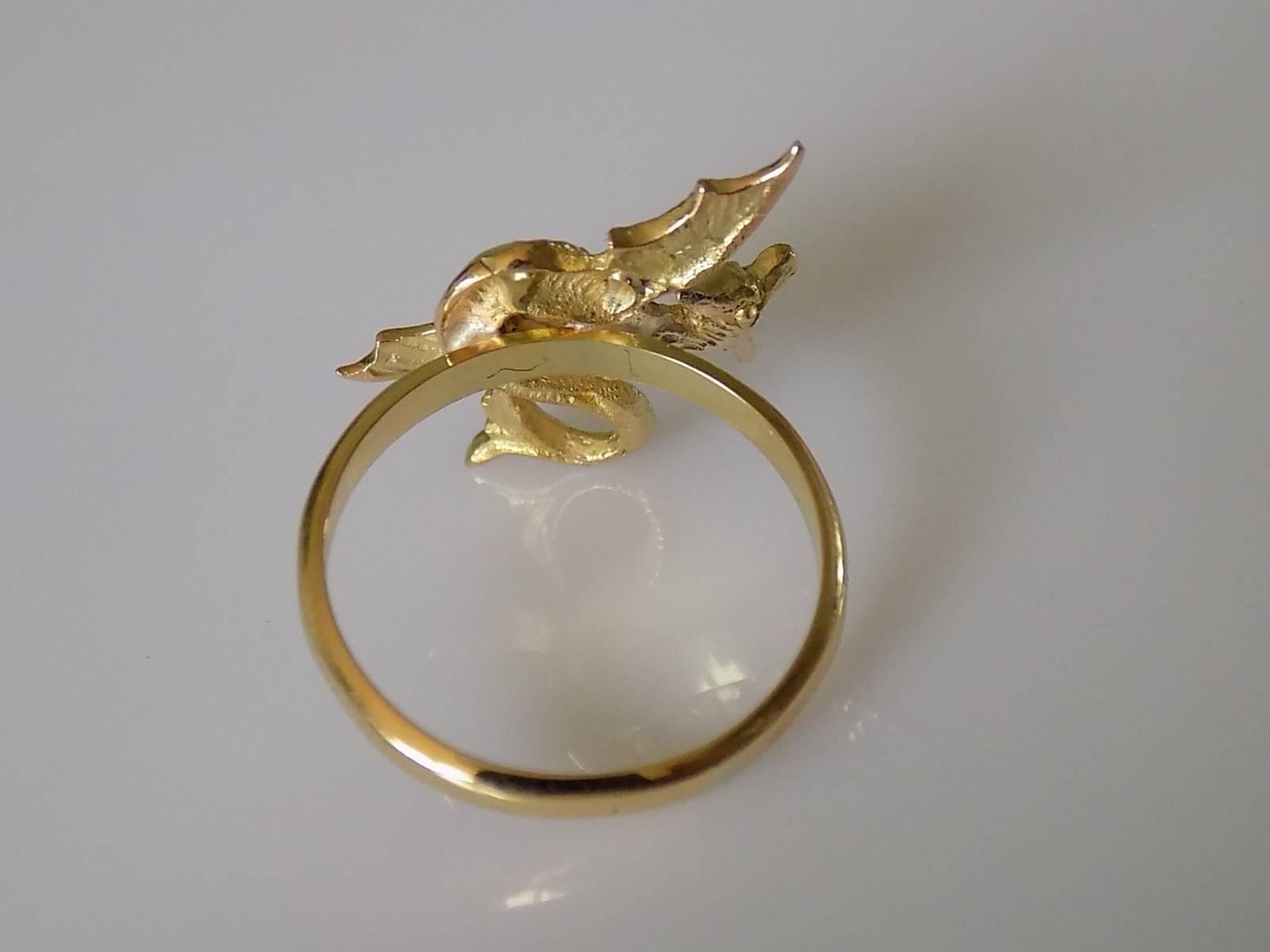 Antique Gold Flying Dragon Ring In Excellent Condition In Boston, Lincolnshire