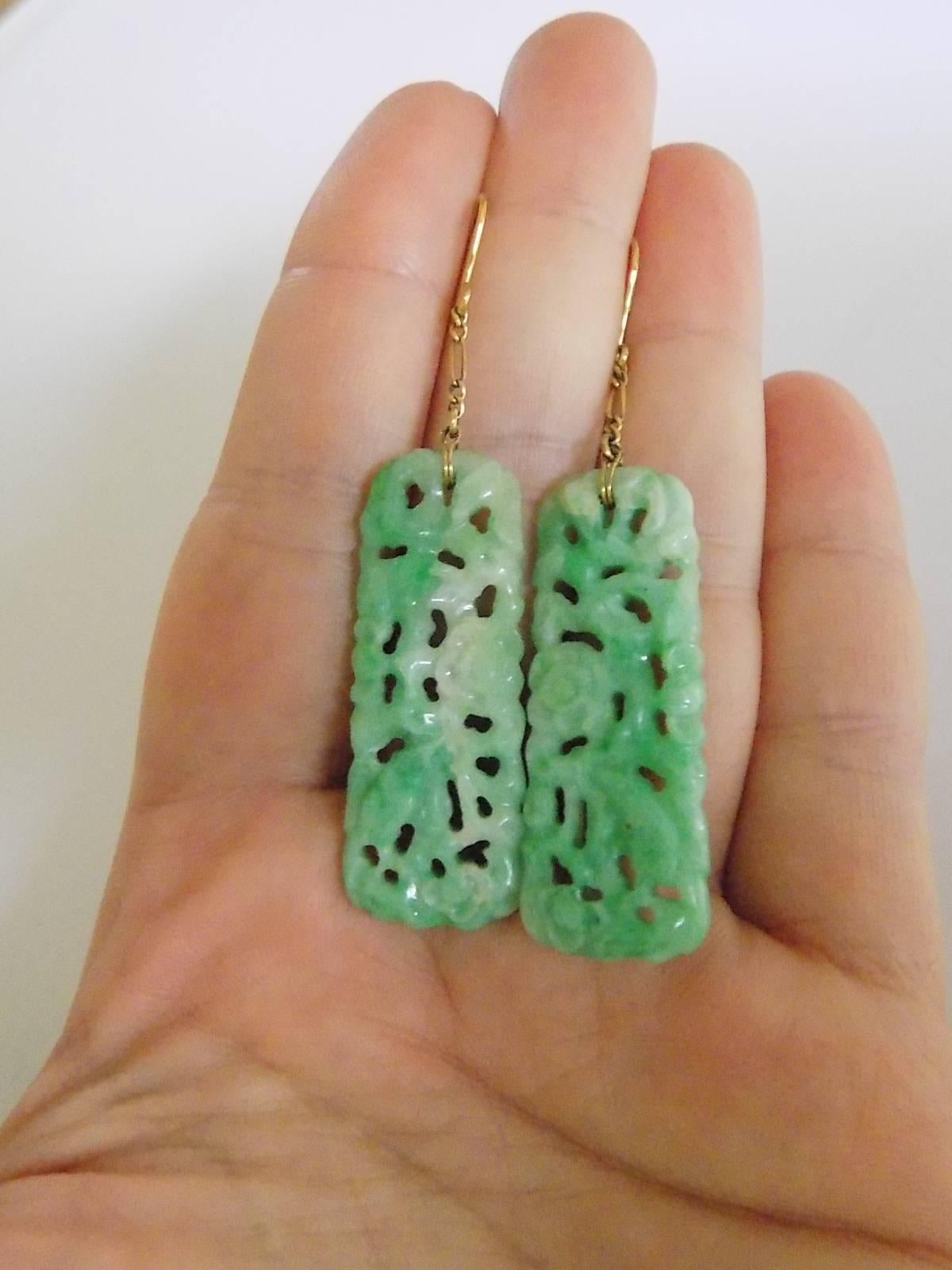 Art Deco Gold Carved Jadeite Jade pendant earrings In Excellent Condition In Boston, Lincolnshire