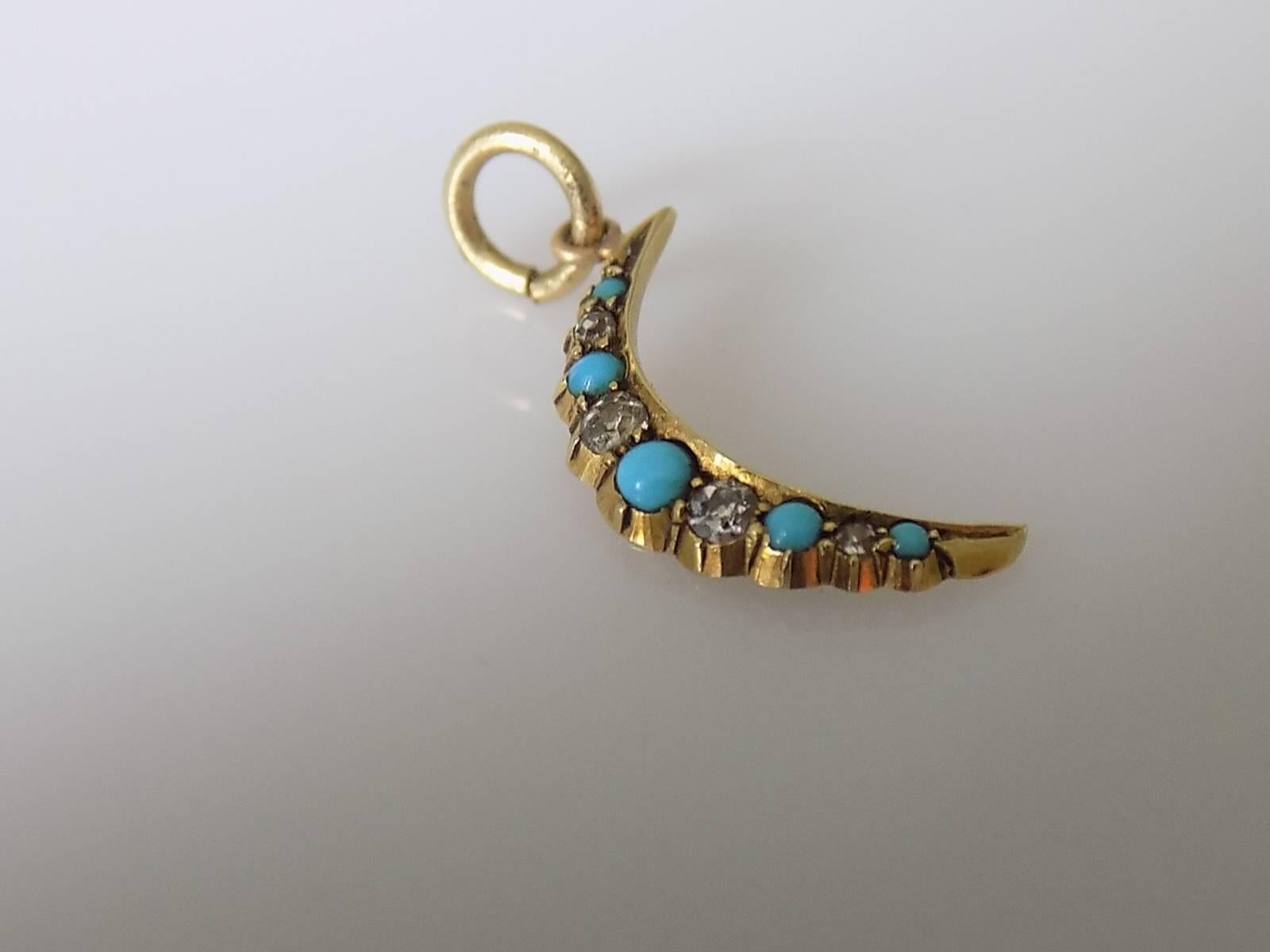 A lovely Victorian c.1860 18 Carat yellow Gold, Old European cut Diamond and Turquoise Crescent pendant / charm. English origin.
Total drop including jump rings 20mm.
Width in widest point 3mm.
Weight 0.5gr.
