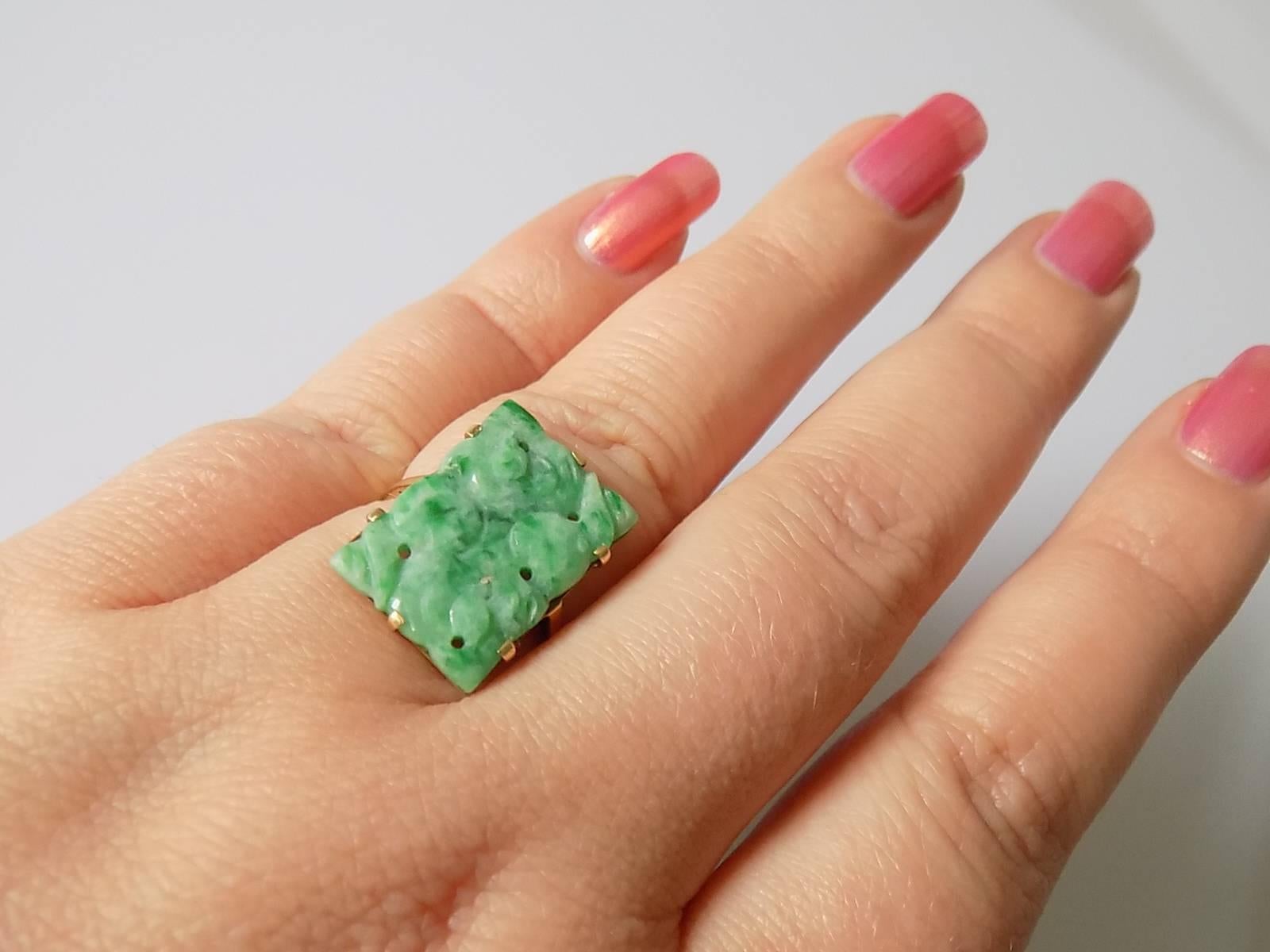 Women's 15K Art Deco carved Jadeite Jade Gold Ring