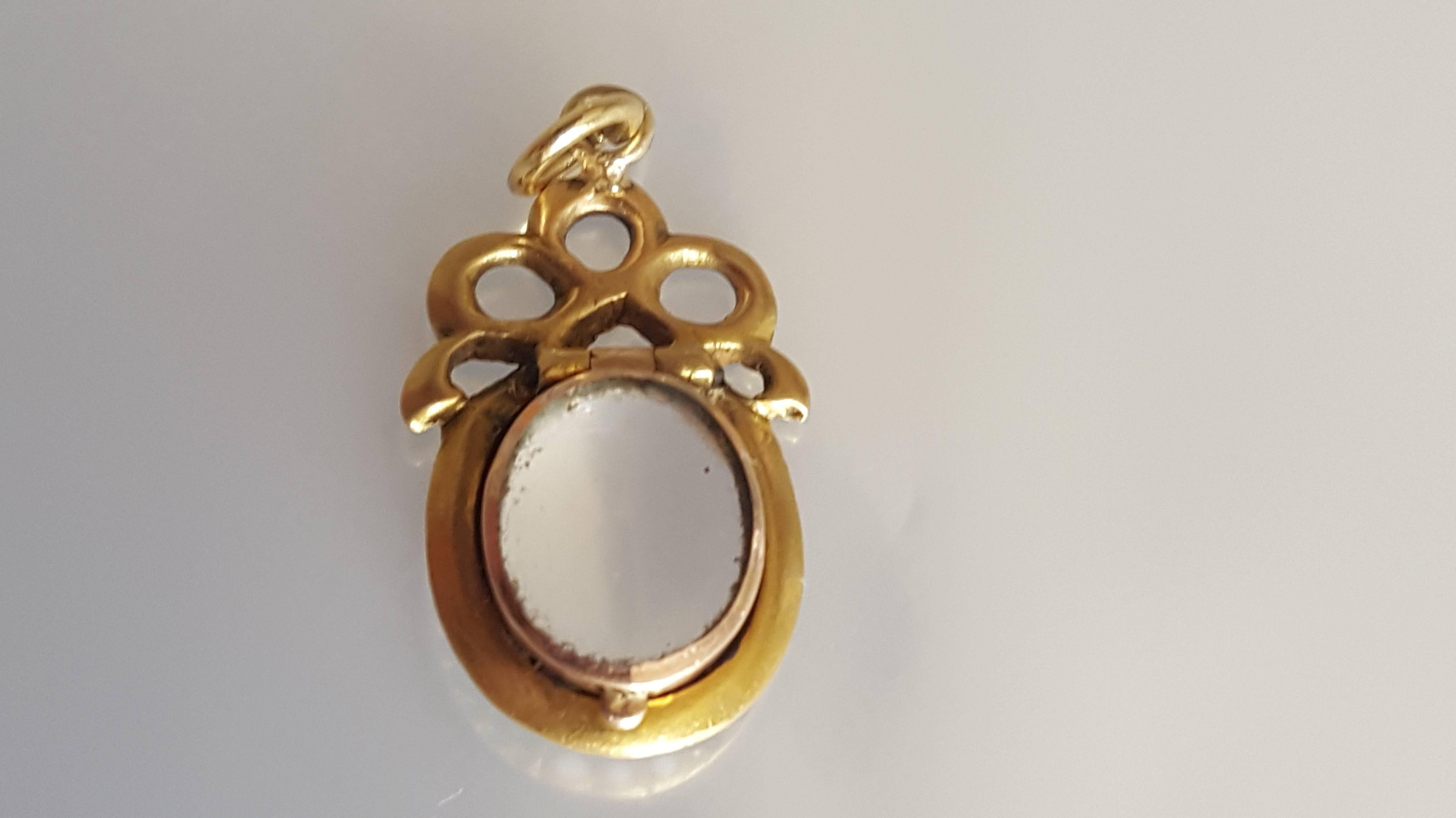 Georgian Enameled Gold Locket Pendant In Excellent Condition In Boston, Lincolnshire