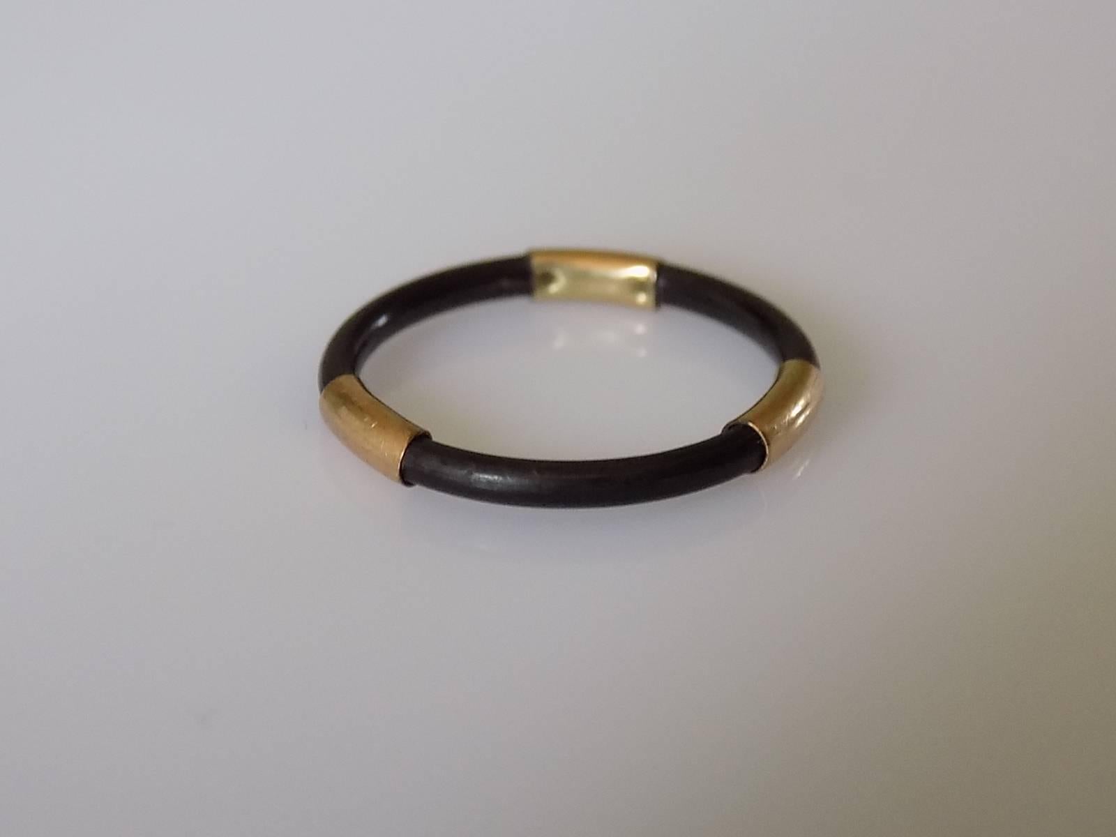 A Lovely Victorian c.1880 Raj era Gold and Elephant hair ring. Stackable.

Size J UK, 5 US.

Unmarked.

Width 2mm.

Excellent condition for the age and ready to wear.