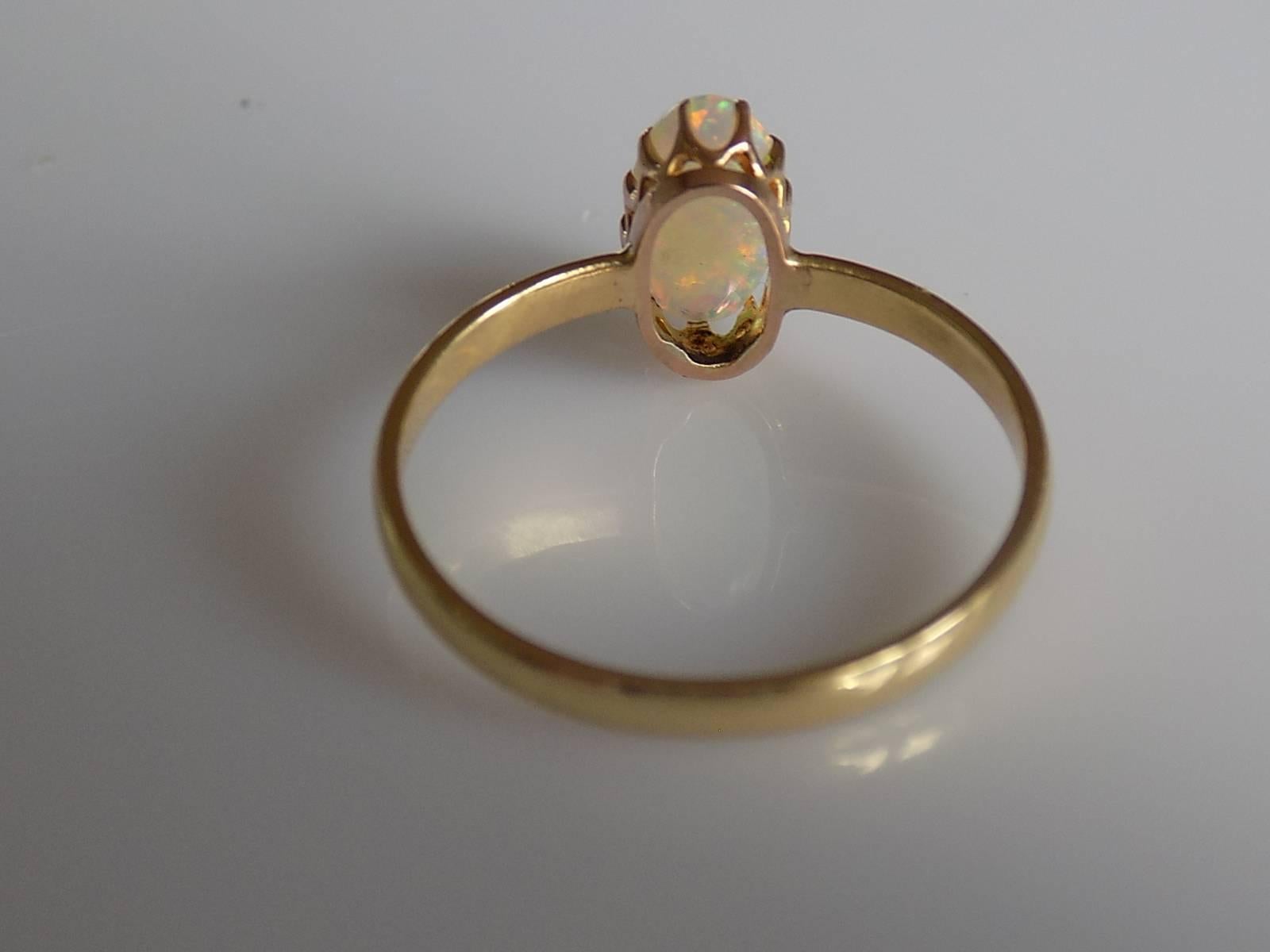 18K Victorian Opal Gold Solitaire Ring In Excellent Condition In Boston, Lincolnshire