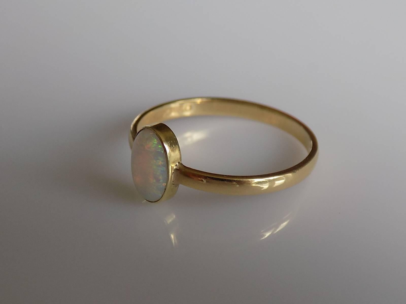 Women's Victorian Opal Gold Solitaire Ring