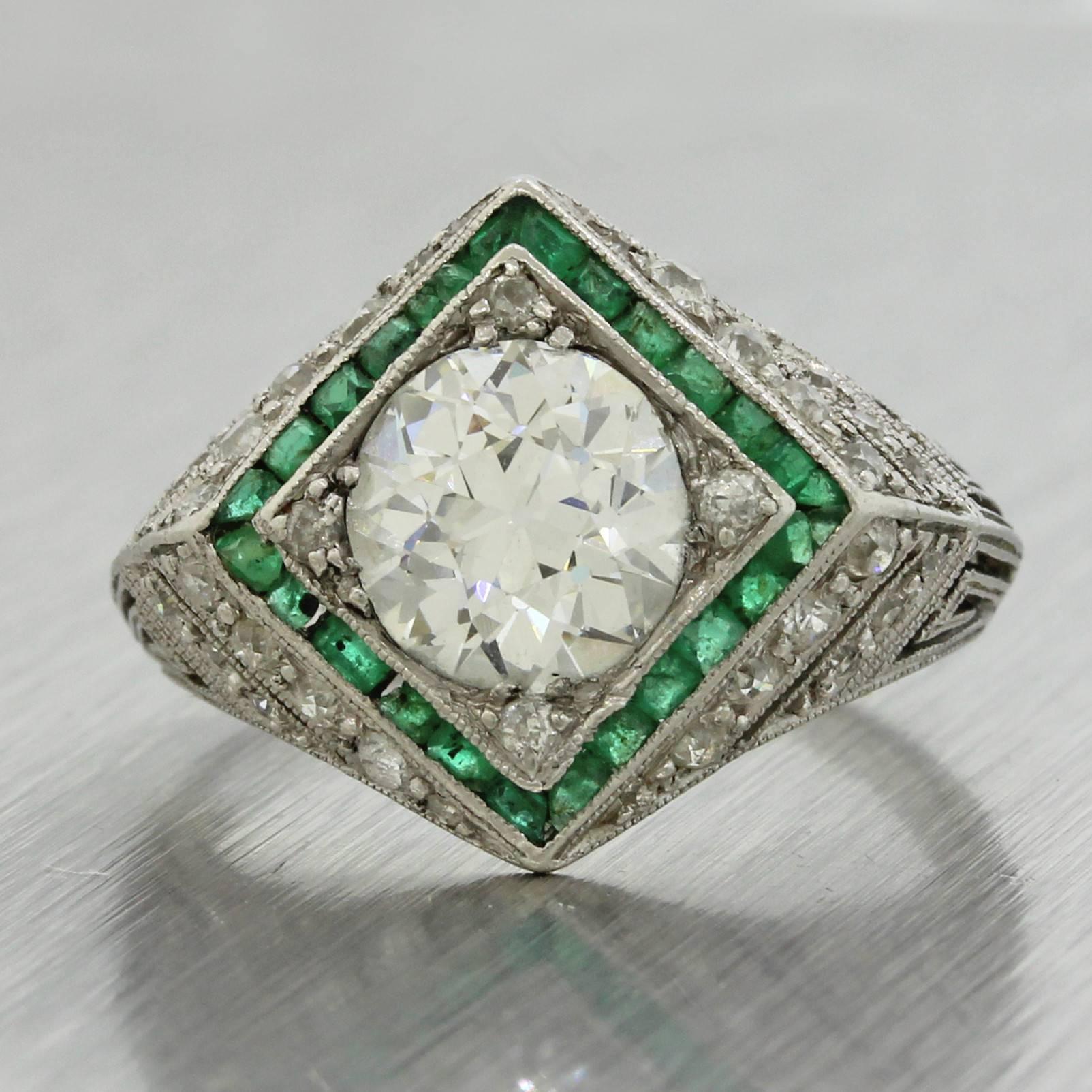 1920 Art Deco 1.70 carat  Diamond Emerald Platinum Engagement Ring For Sale 2