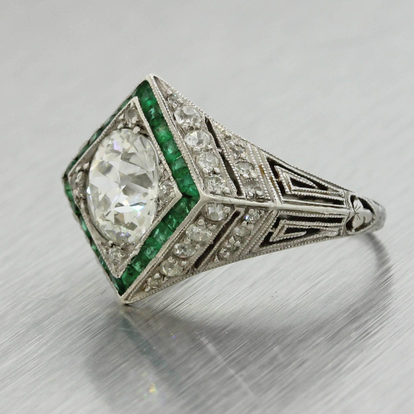 Women's 1920 Art Deco 1.70 carat  Diamond Emerald Platinum Engagement Ring For Sale