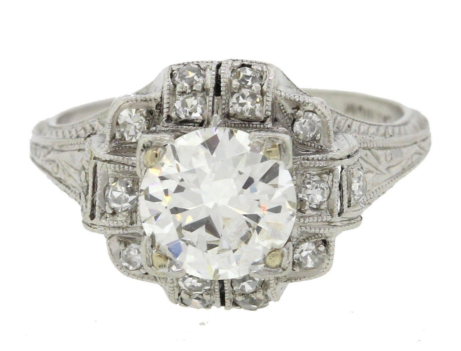 Exquisite Antique Art Deco 1.62 Carat Diamonds Platinum Engagement Ring For Sale 2