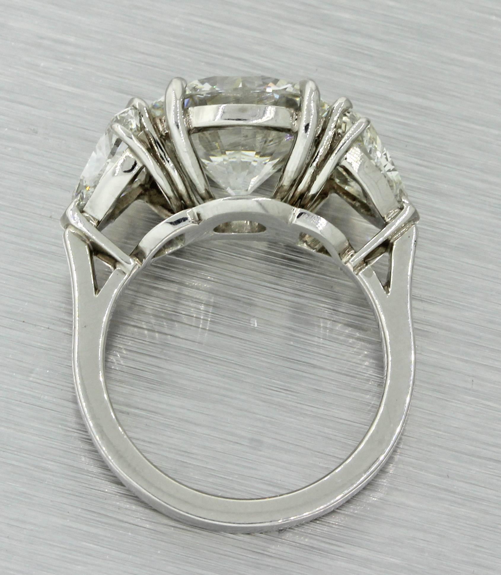 Round Trillion Cut Three-Stone GIA Diamond Engagement Ring In Excellent Condition For Sale In Huntington, NY