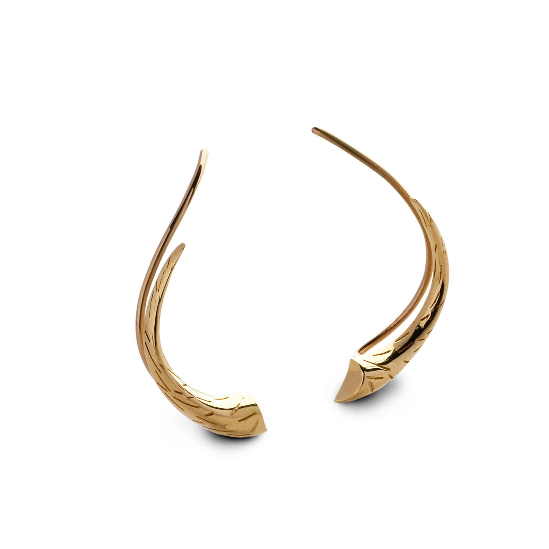 18ct yellow gold with fur texture engraving
Post and spring fittings
Claw measuring 23mm

These statement earrings are unique, sleek and are perfect wear from day to night.