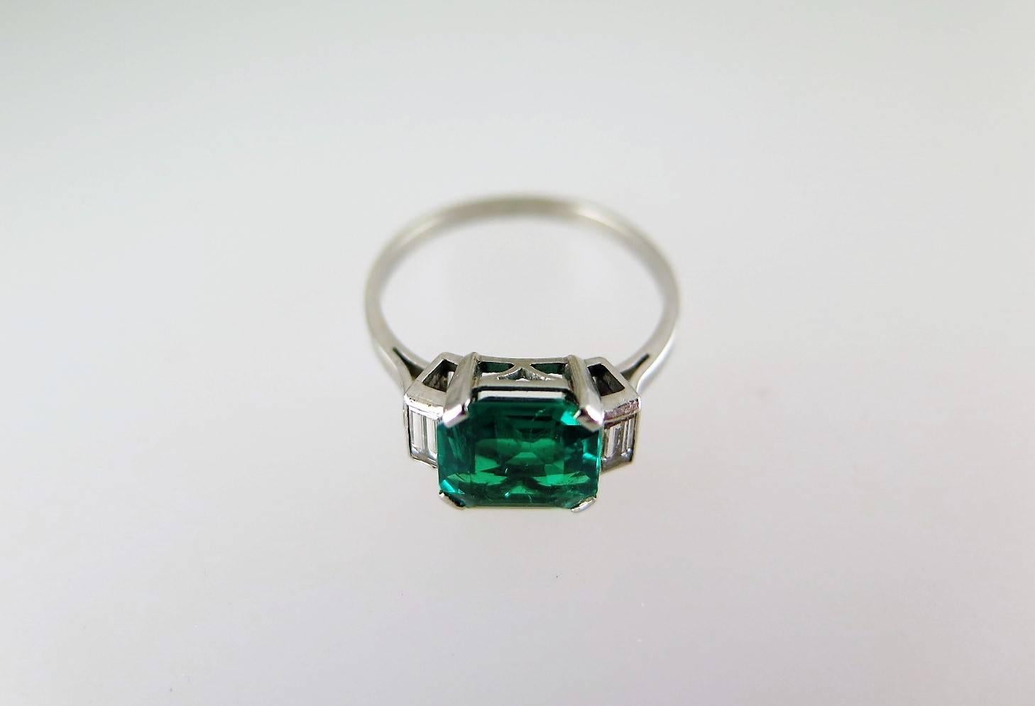 Art Deco Fine Colombian 1.93 Carat Emerald and Diamond Ring