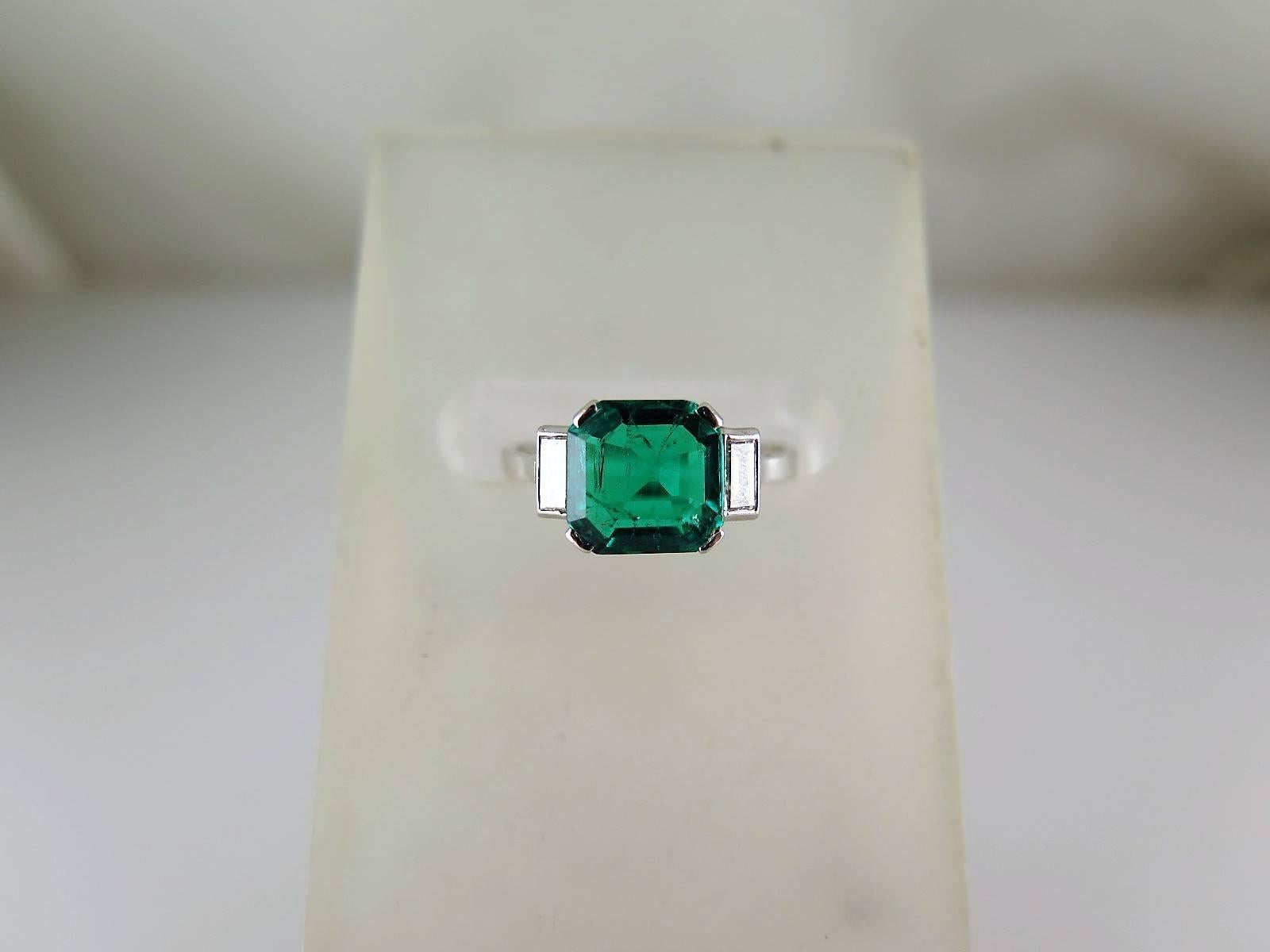 Fine Colombian 1.93 Carat Emerald and Diamond Ring 1