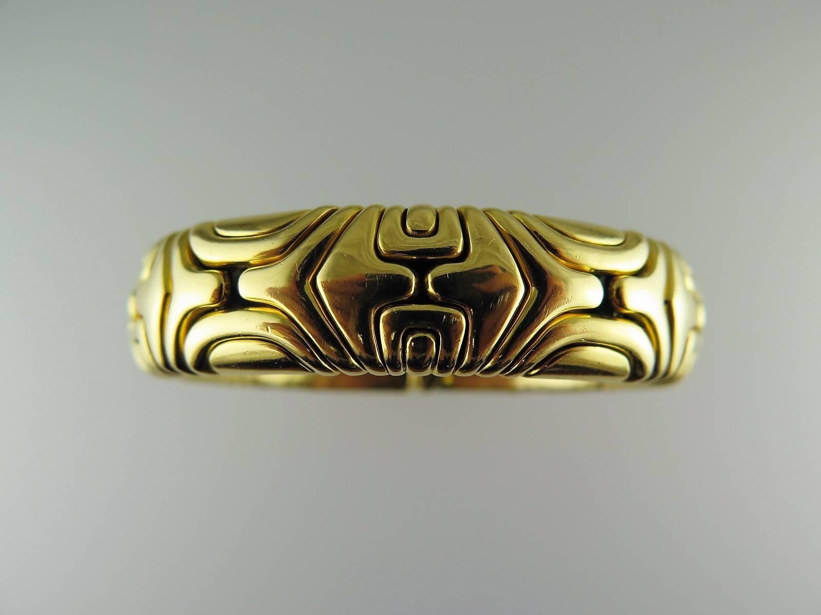 18 Carat Gold 'Alveare' Bangle/Bracelet by Bulgari In Excellent Condition In London, GB