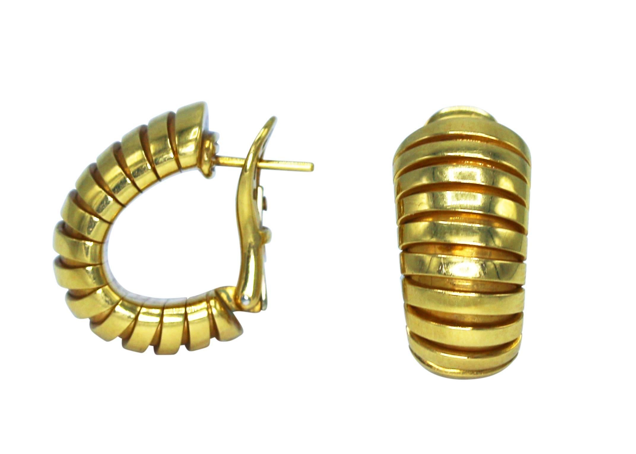 A pair of 18 karat yellow gold Tubogas earclips by Bulgari, Italy, of tapered design shaped as half hoops and designed as a series of Tubogas links, gross weight 29.6 grams, measuring 7/8 by 1/2 inch, signed Bulgari, with Italian gold marks. The
