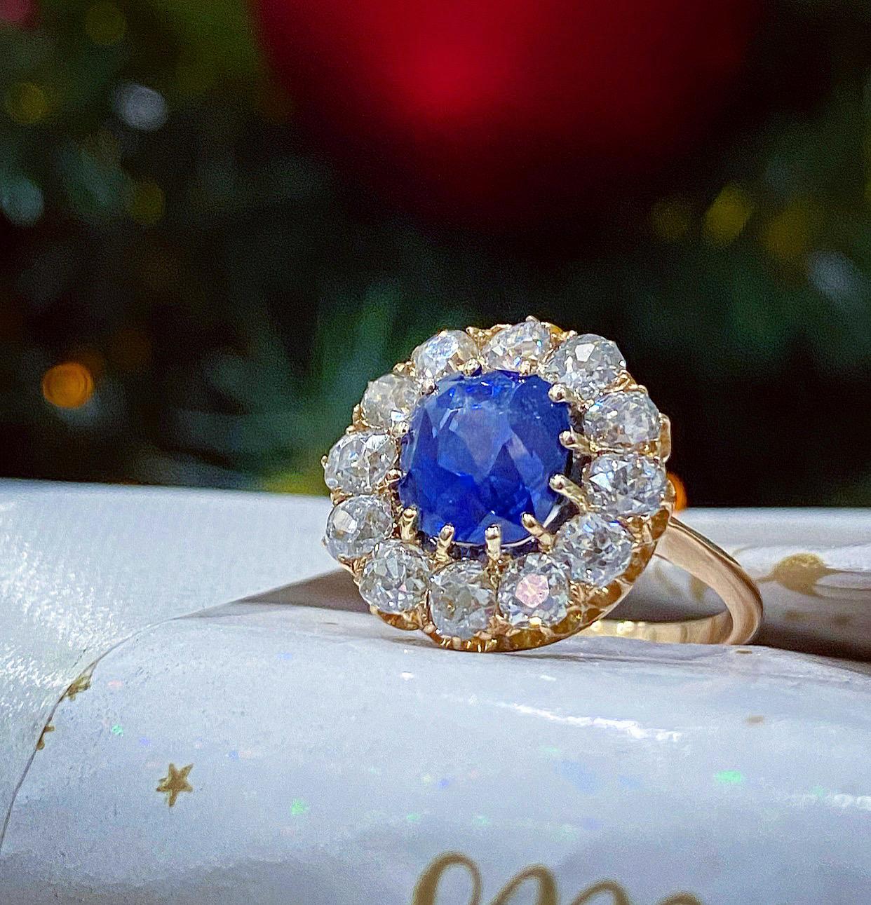 Victorian 3.55ct Sapphire and Diamond Halo Ring, c.1900s For Sale 1