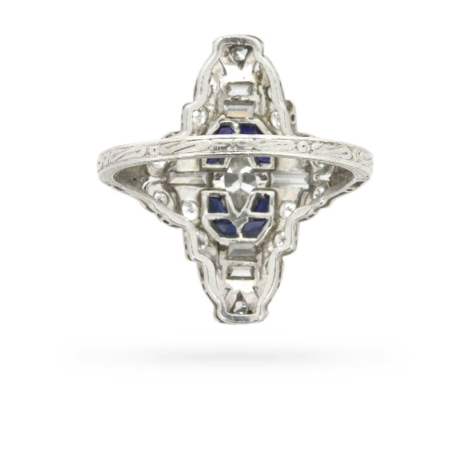 Art Deco Diamond and Sapphire Dinner Ring, circa 1920s In Excellent Condition In London, GB
