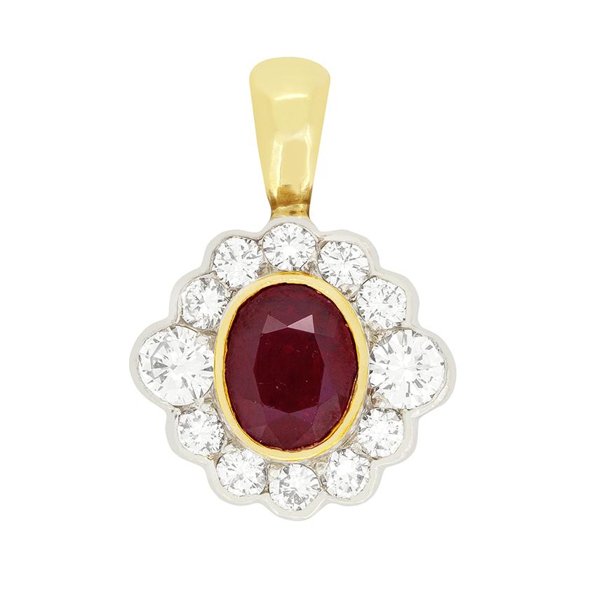 Taille ovale Vintage 1.00ct Ruby and Diamond Cluster Pendentif, c.1980s en vente