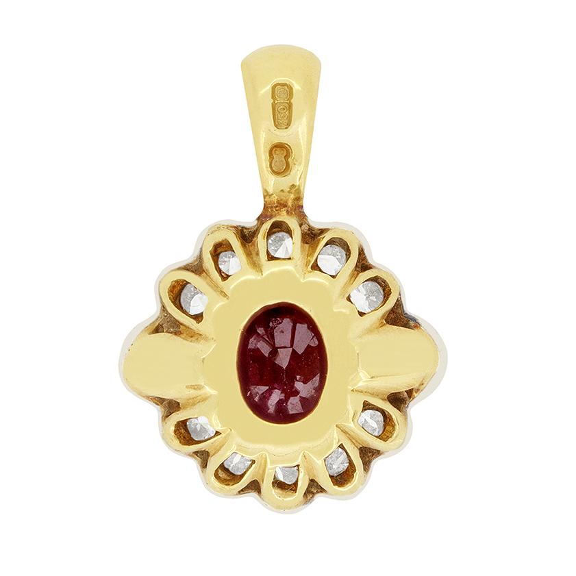 Vintage 1.00ct Ruby and Diamond Cluster Pendentif, c.1980s Bon état - En vente à London, GB