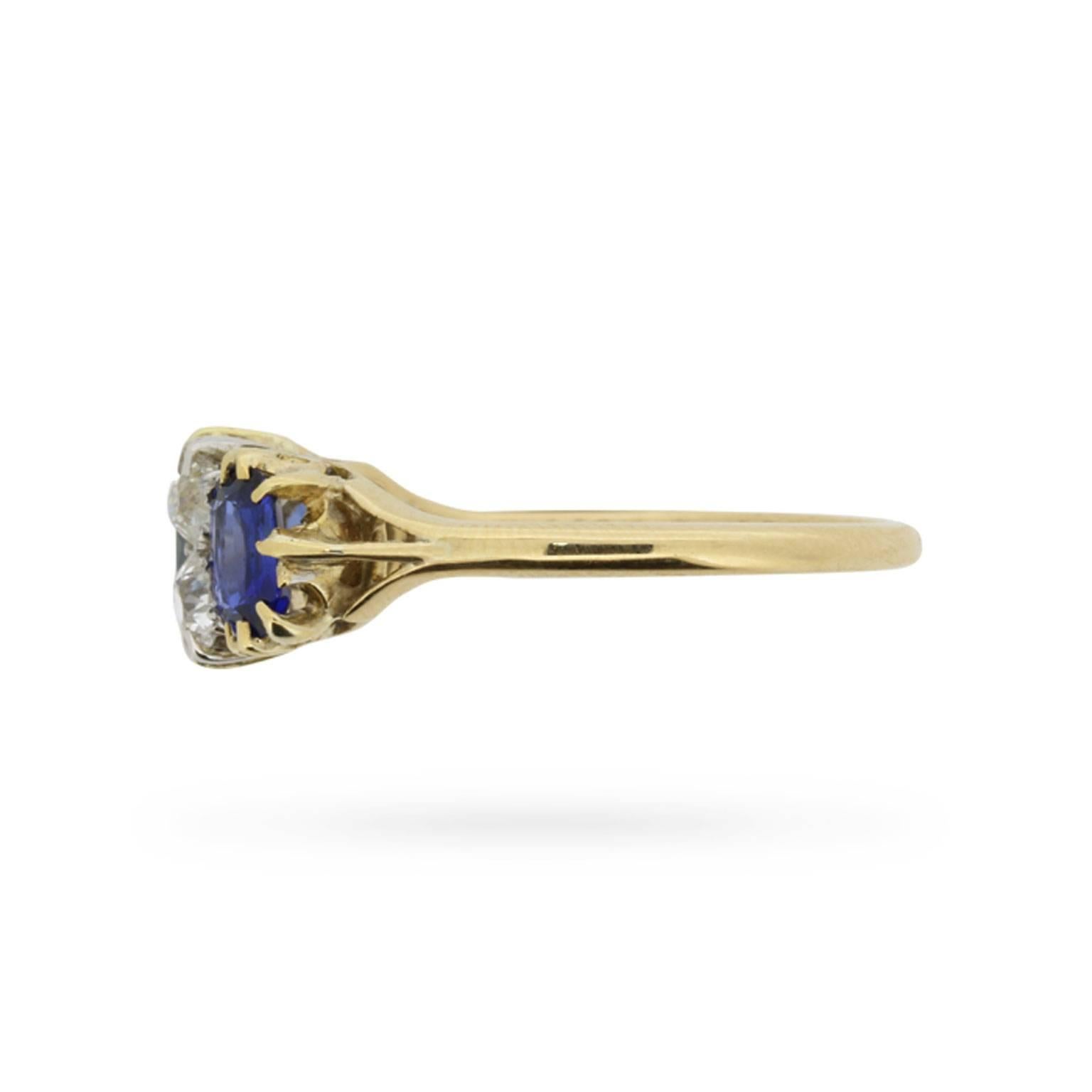 Late Victorian Sapphire and Diamond Seven-Stone Ring, circa 1900s In Excellent Condition In London, GB