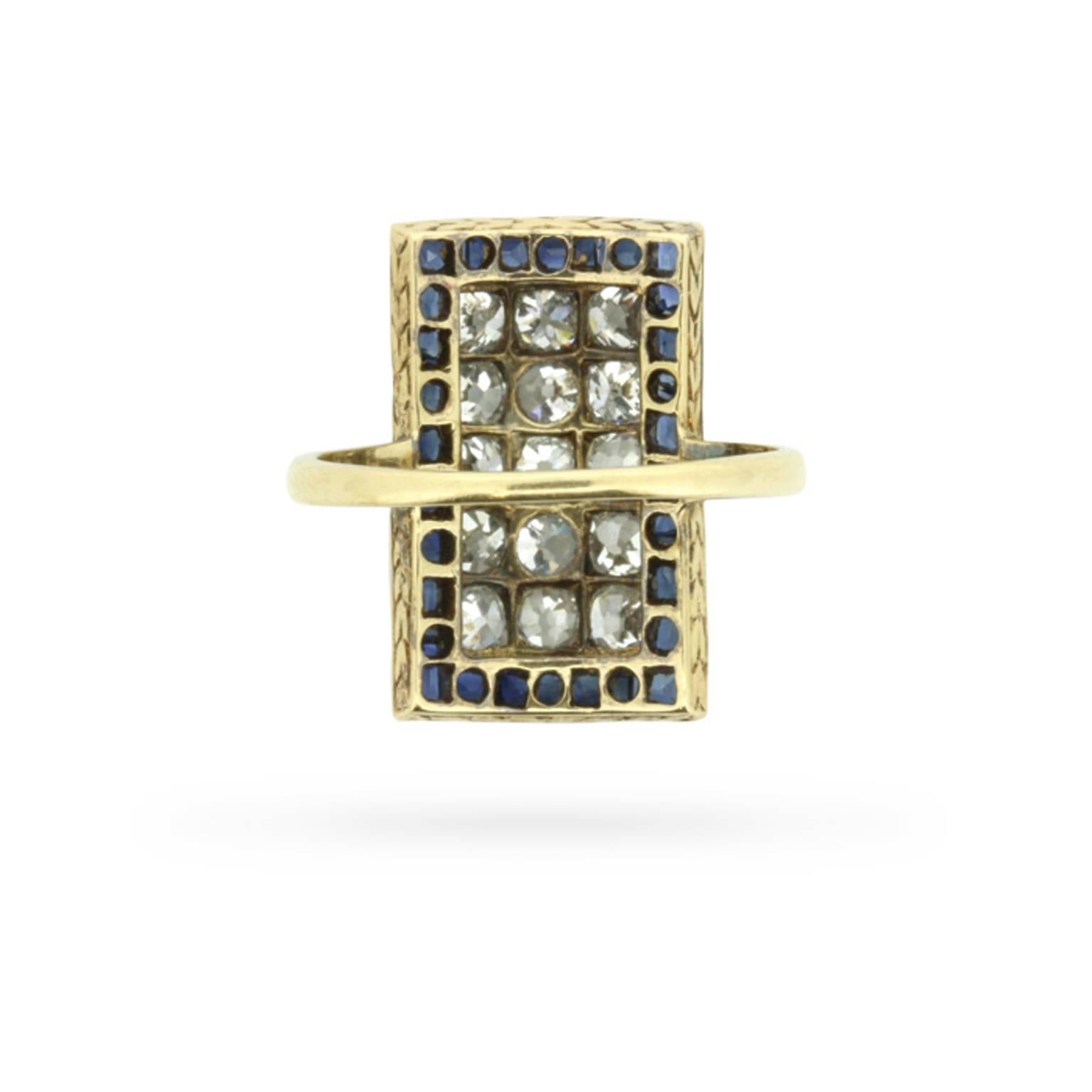 Edwardian Diamond and Sapphire Cluster Ring, circa 1900s In Excellent Condition In London, GB