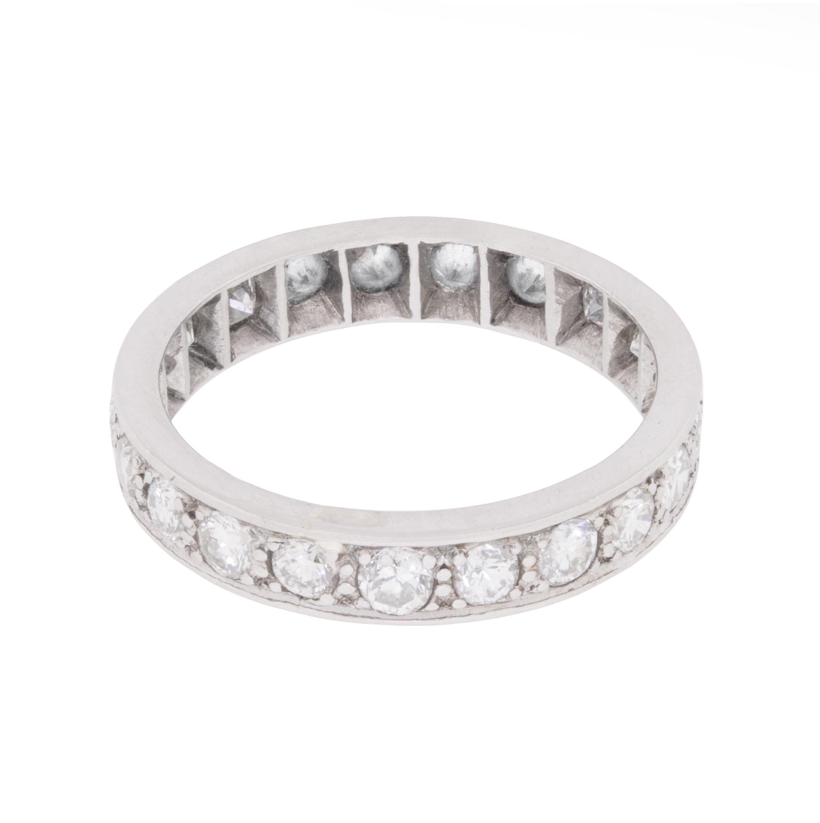 Anillo de eternidad de diamantes vintage de 2,73 ct, circa años 50 Corte redondo en venta