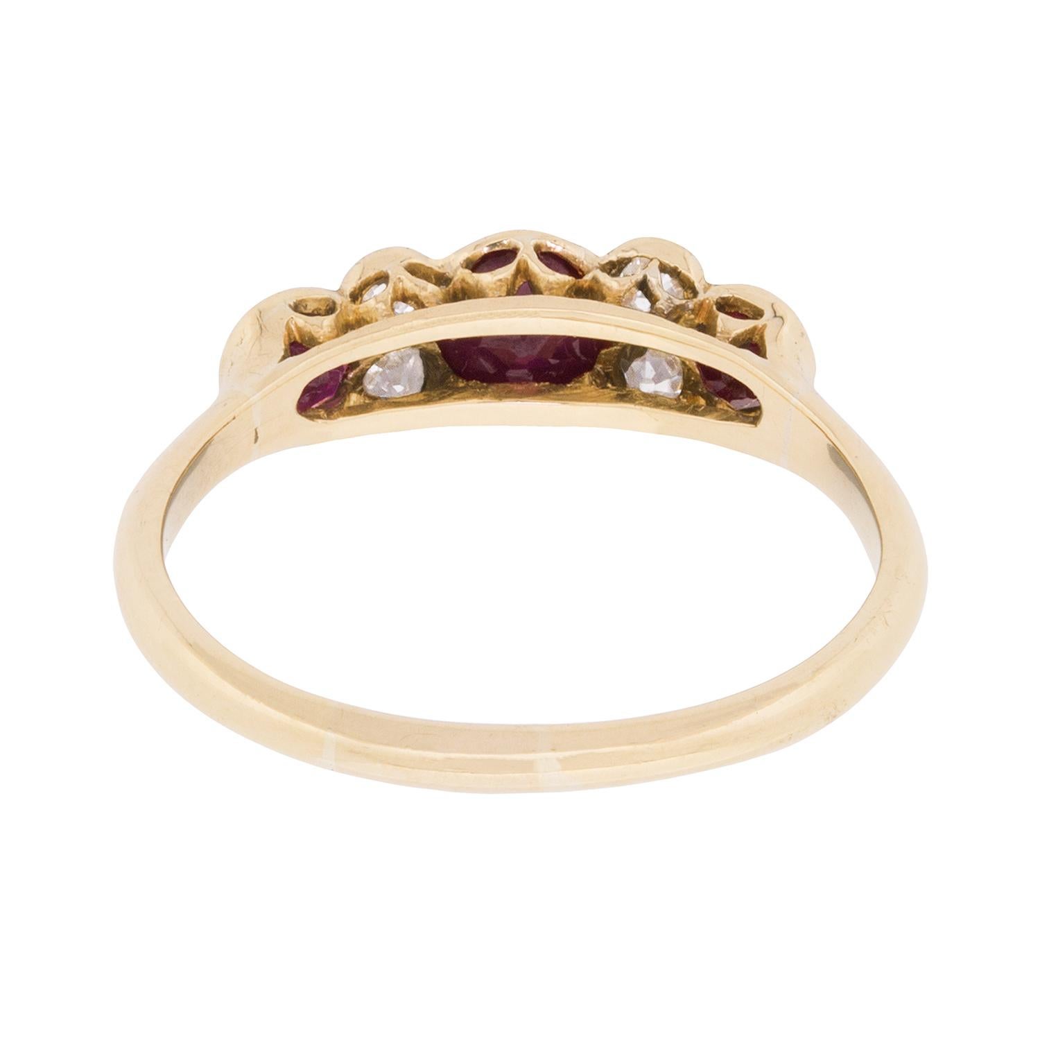 Women's or Men's Late Victorian Ruby and Diamond ‘Five-Stone’ Ring, circa 1900s