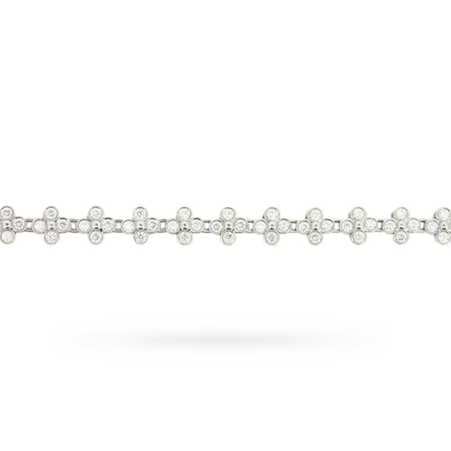 This enviable ‘Tiffany Lace’ diamond necklace is delicately constructed in platinum of individual diamond florets gracefully linked together with small rings. The necklace is hand-set with 5.30 carats of fine, fiery, round brilliant cut Tiffany &